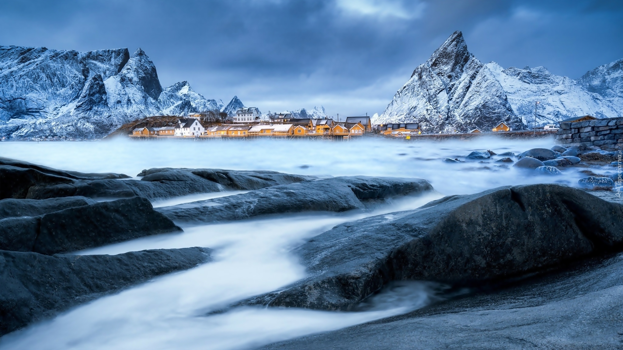 Norwegia, Lofoty, Góry, Wioska Sakrisøy, Kamienie, Zima, Morze