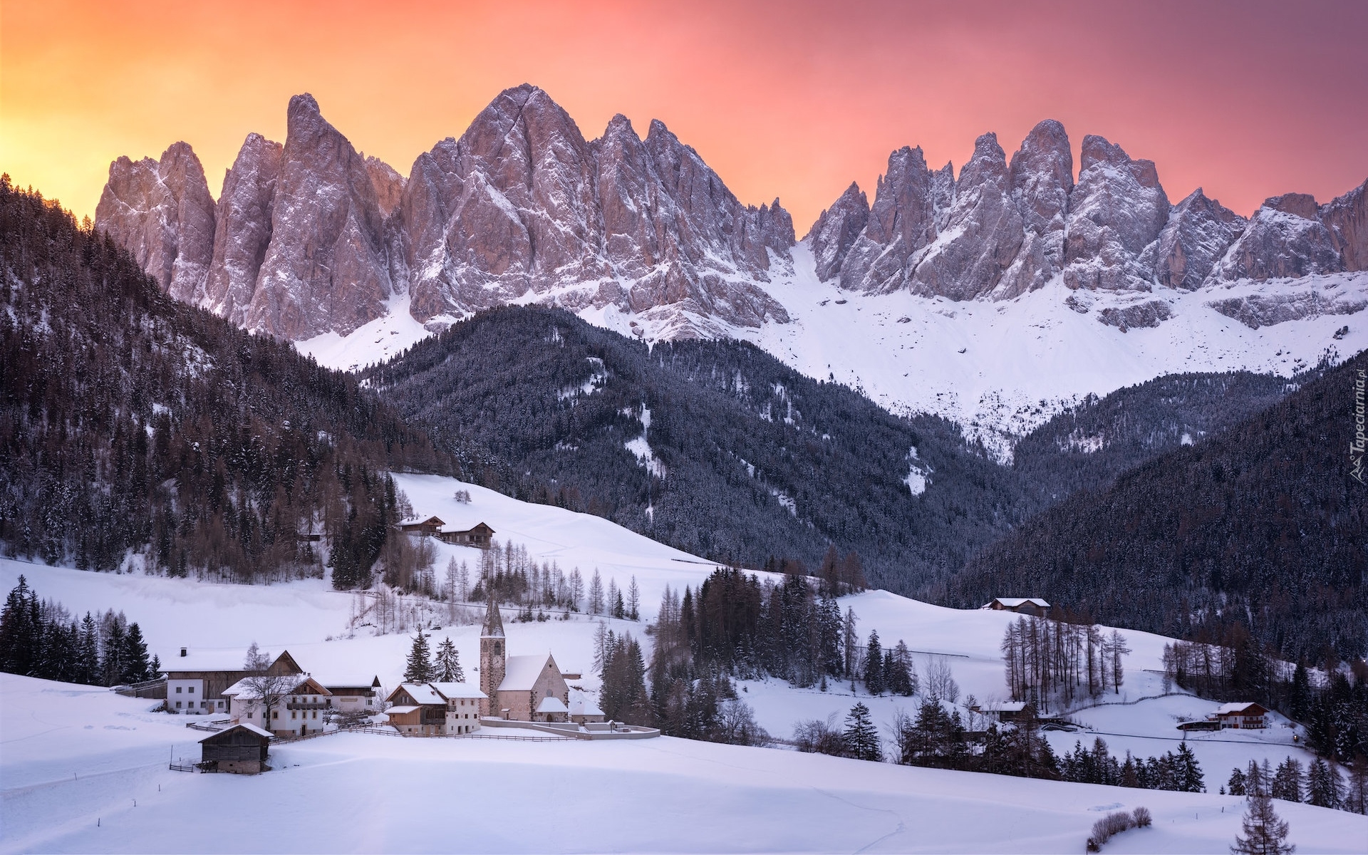 Góry, Dolomity, Masyw Odle, Zima, Wieś, Santa Maddalena, Kościół, Dolina, Val di Funes, Włochy