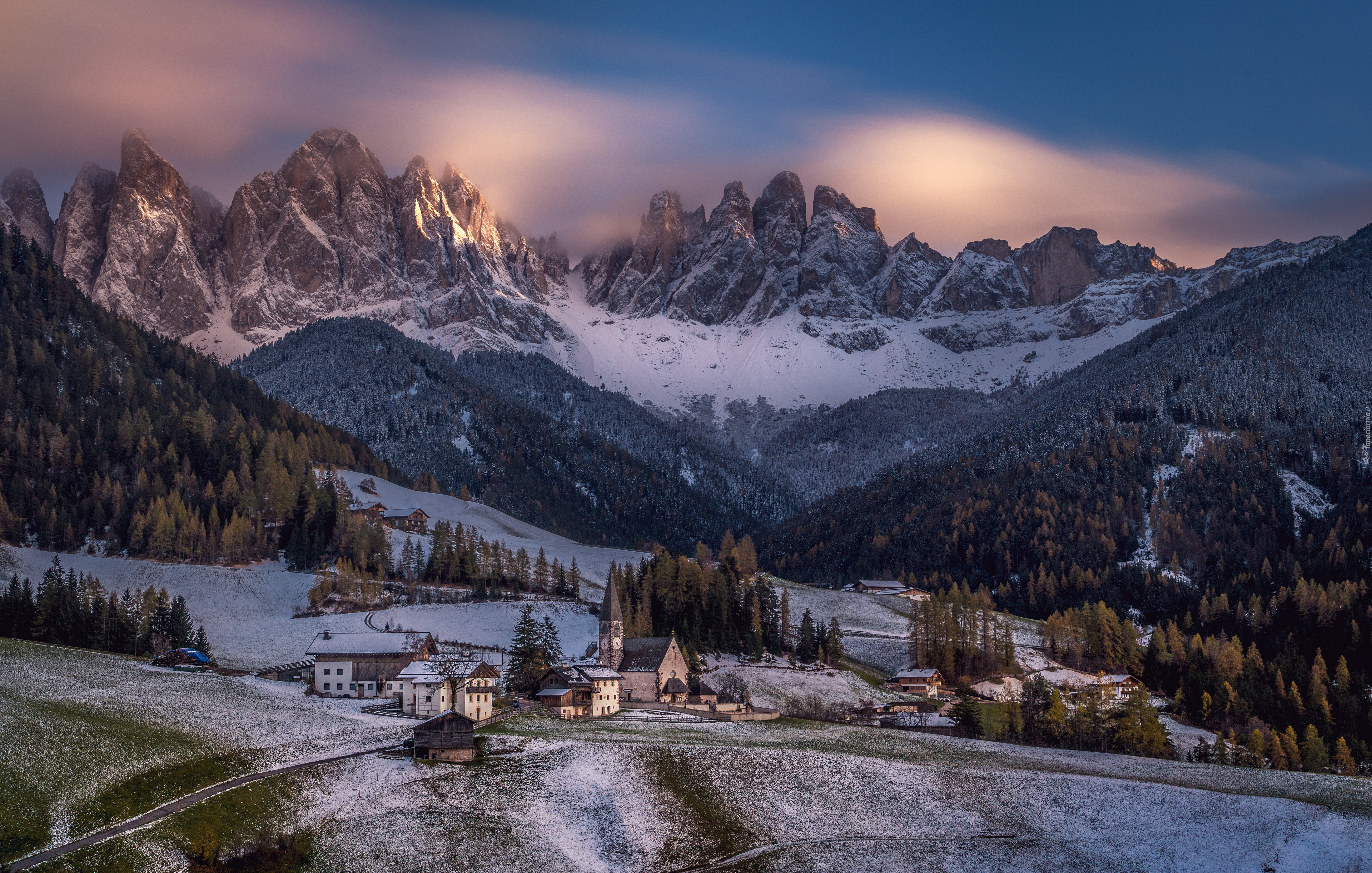 Włochy, Dolomity, Santa Maddalena, Góry, Alpy, Kościół, Domy, Las, Zima