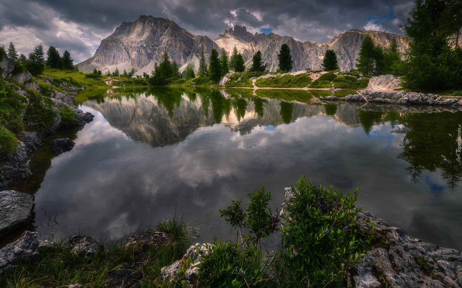 Włochy, Tyrol, Góry, Dolomity, Jezioro, Lago Limides, Drzewa, Ciemne, Chmury, Odbicie