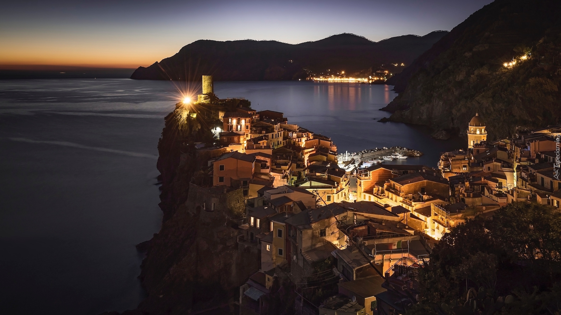 Włochy, Vernazza, Wybrzeże, Morze, Oświetlone, Domy, Noc