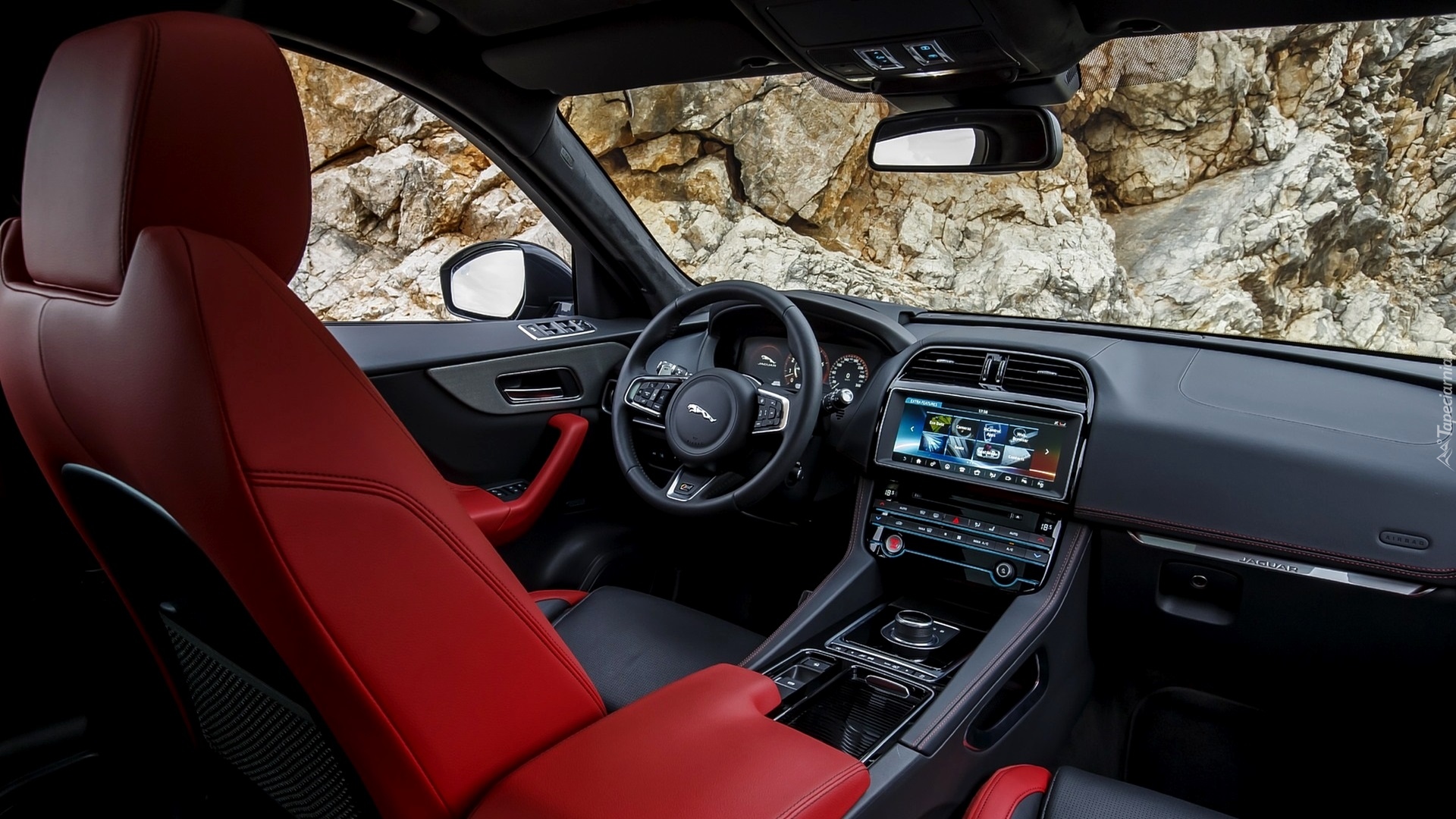 Wnętrze samochodu Jaguar FPace rocznik 2017