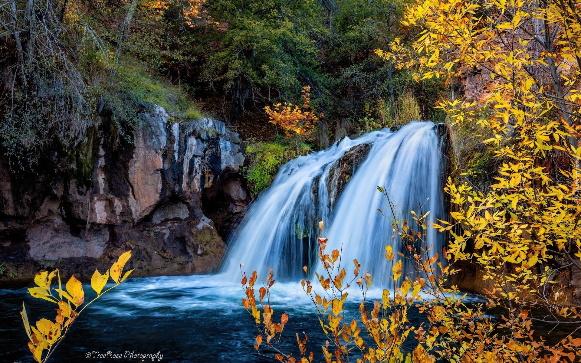 Stany Zjednoczone, Arizona, Wodospad, Fossil Creek Falls, Jesień, Drzewa, Skały