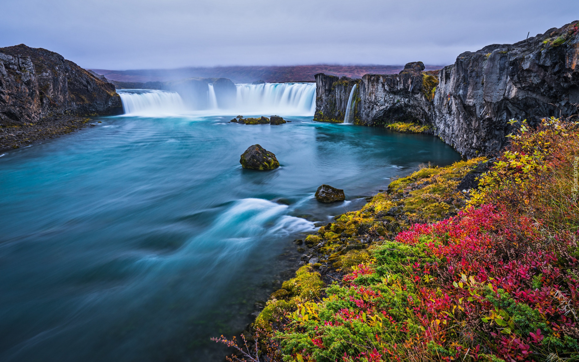 Wodospad Godafoss, Rzeka Skjlfandafljt, Rośliny, Skały, Islandia