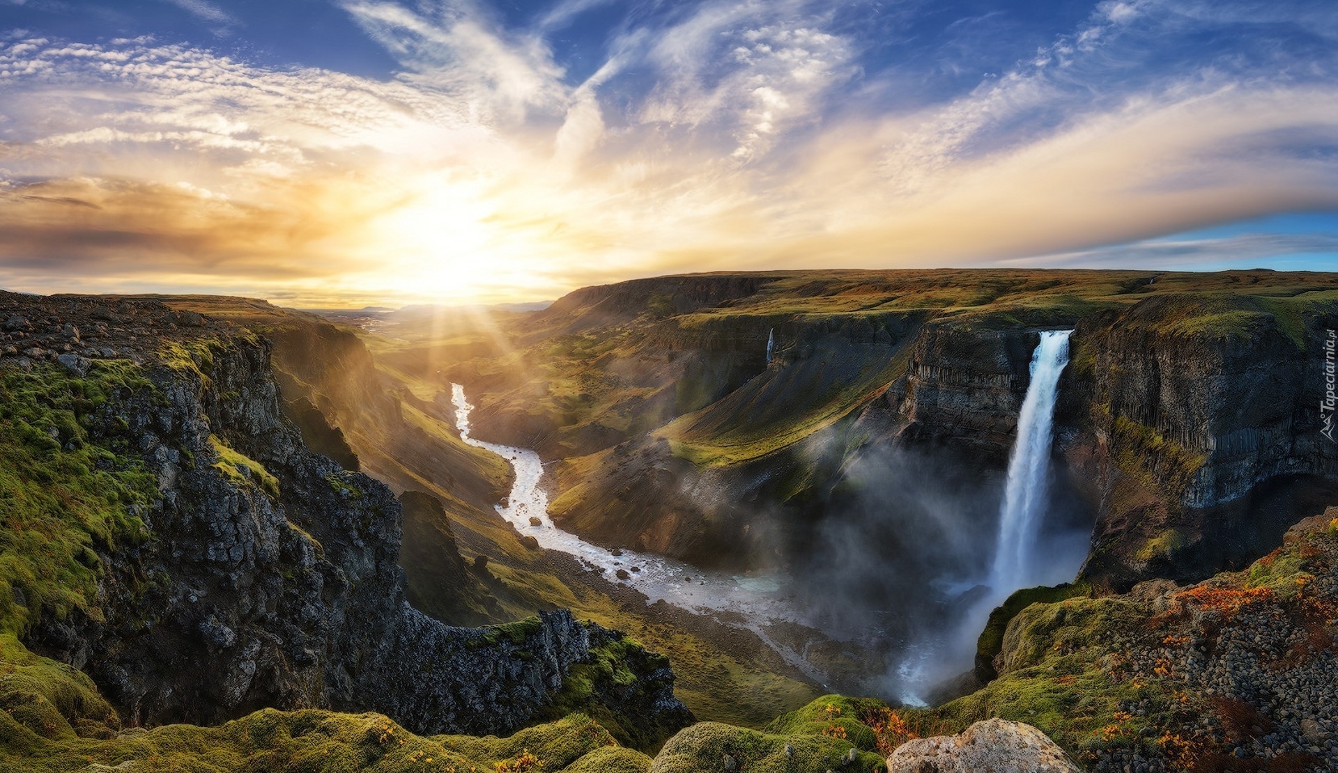Islandia, Rzeka Fossá, Wodospad Háifoss, Wschód słońca, Chmury, Mgła