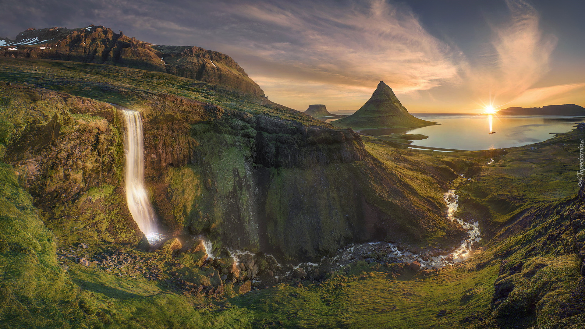 Wodospad, Rzeka, Góra Kirkjufell, Chmury, Promienie słońca, Półwysep Snafellsnes, Islandia