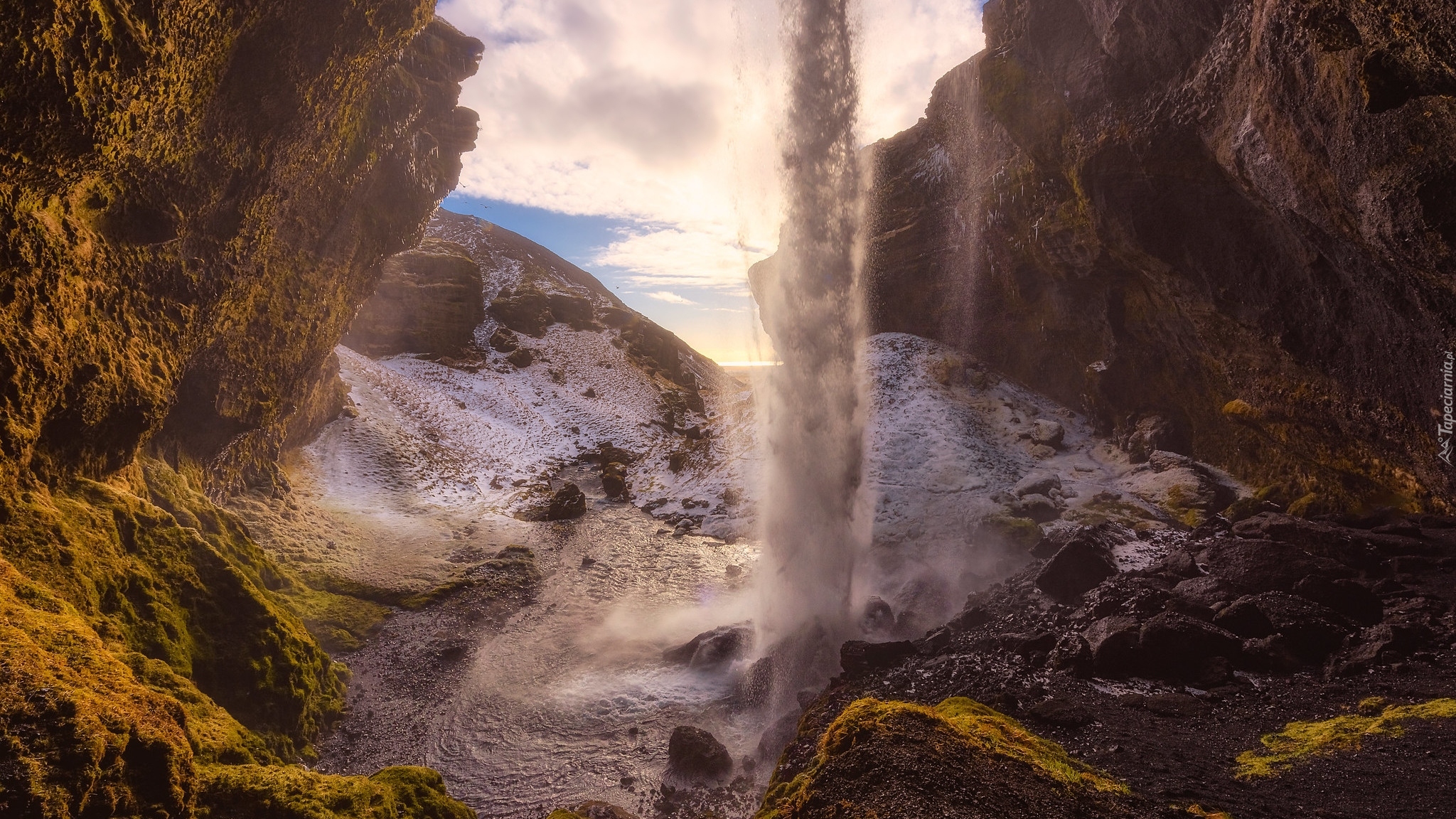 Omszone, Skały, Wodospad Kvernufoss, Islandia