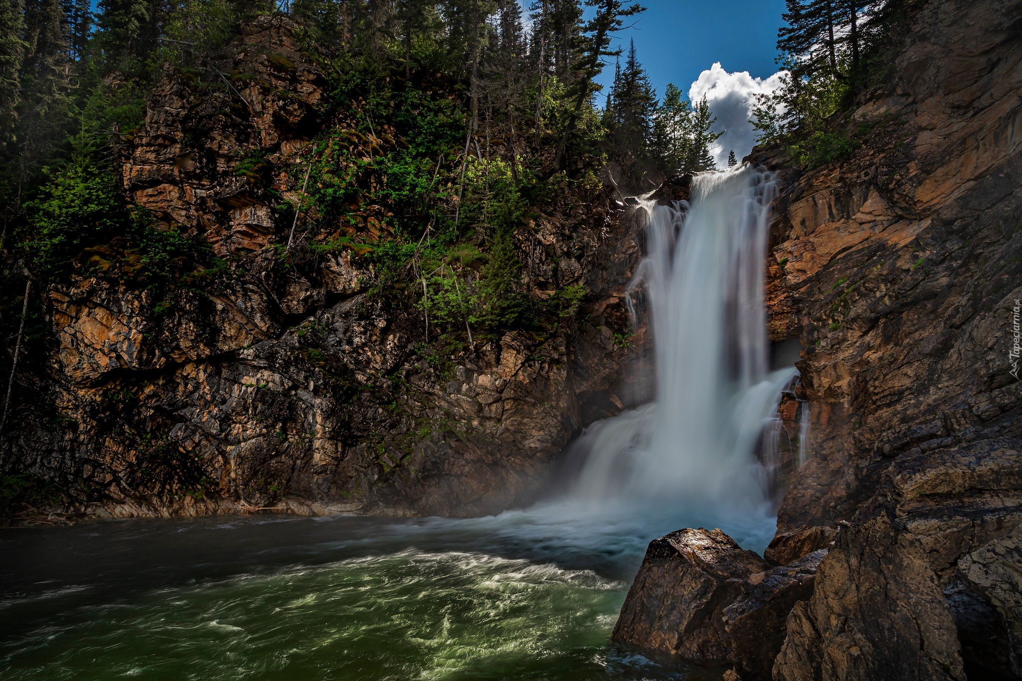 Skały, Wodospad, Running Eagle Falls, Park Narodowy Glacier, Drzewa, Rzeka, Chmury, Montana, Stany Zjednoczone