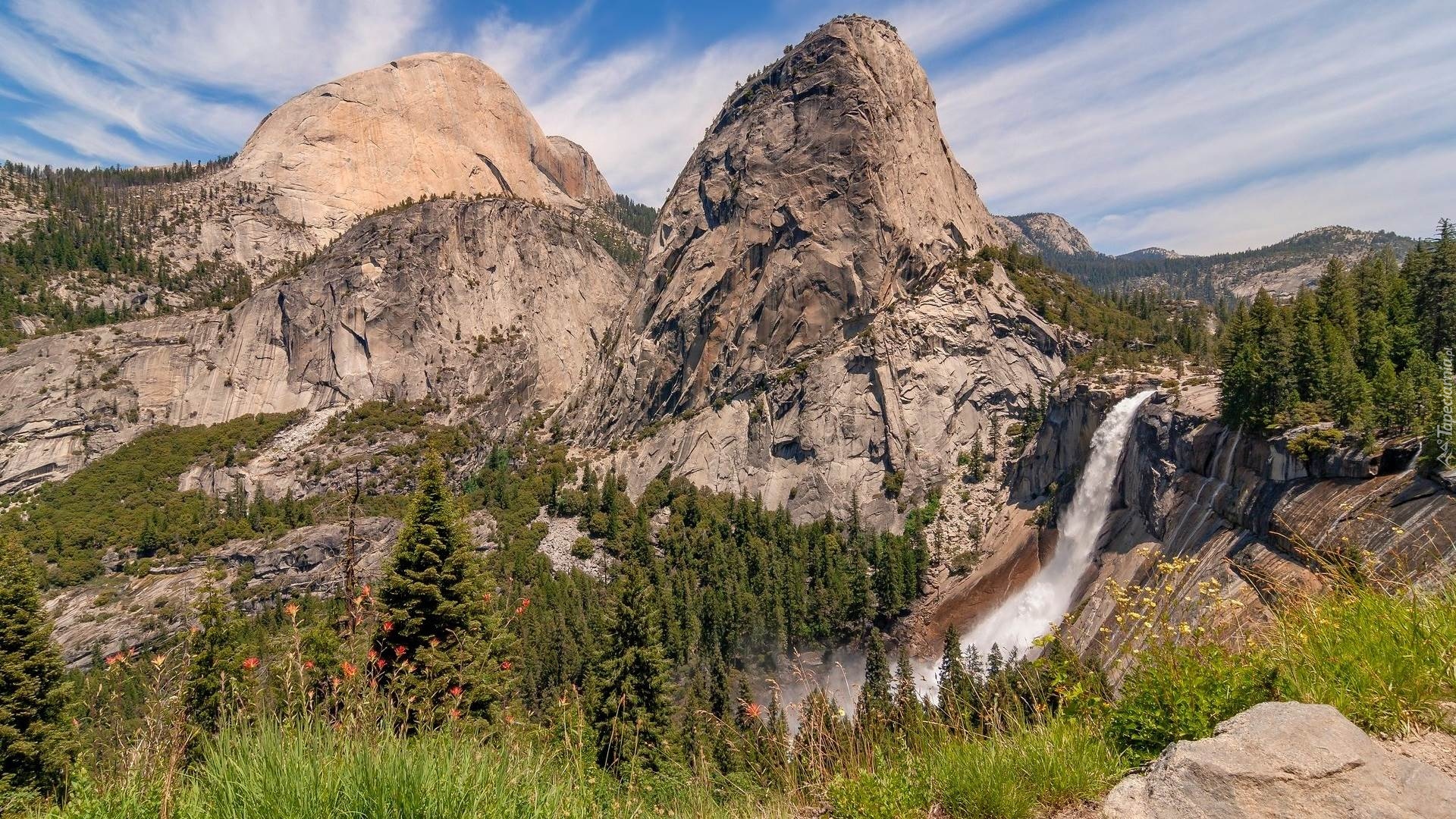 Góry, Sierra Nevada, Wodospad, Nevada Fall, Drzewa, Park Narodowy Yosemite, Kalifornia, Stany Zjednoczone