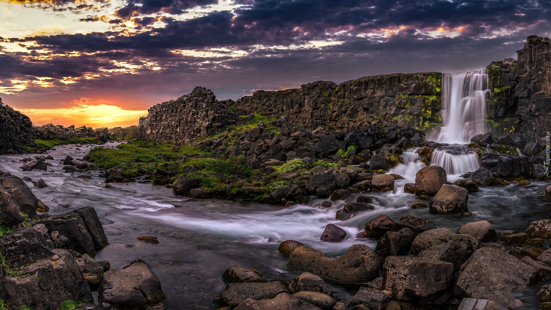Góry, Skały, Wodospad Oxararfoss, Rzeka Oxara, Chmury, Islandia