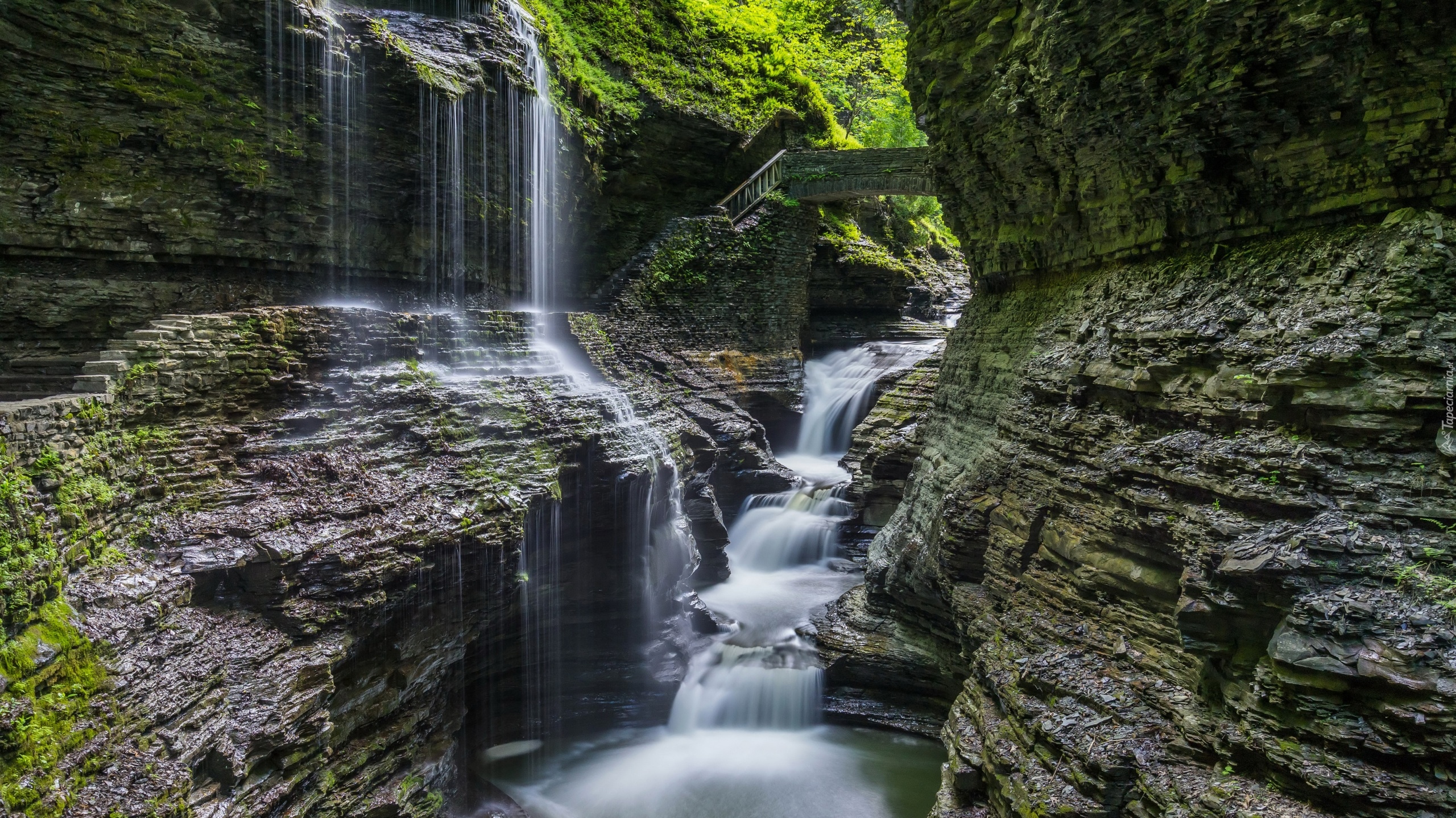 Wodospad Rainbow Falls, Skały, Watkins Glen State Park, Stan Nowy Jork, Stany Zjednoczone, Schody