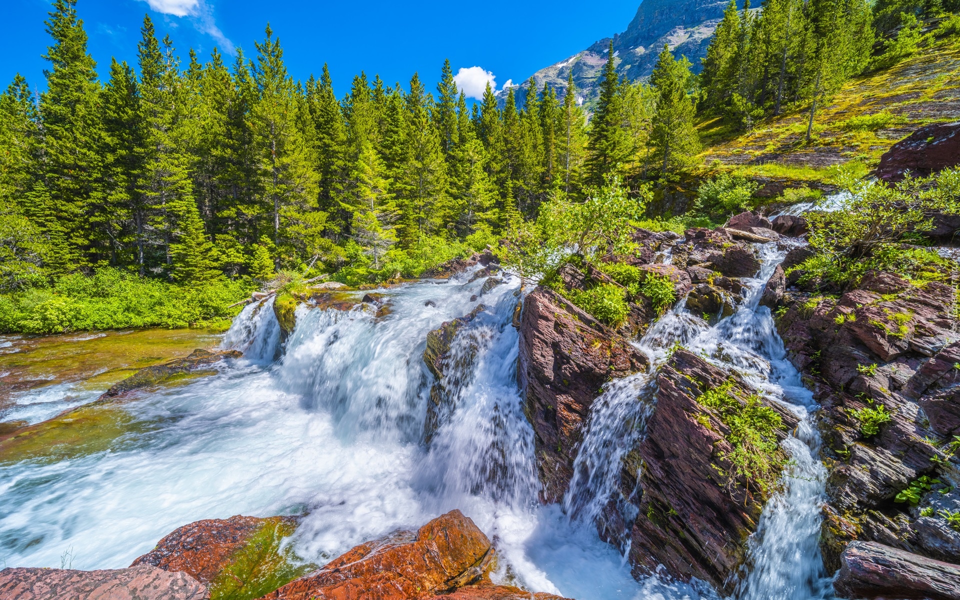 Stany Zjednoczone, Stan Montana, Park Narodowy Glacier, Wodospad Redrock Falls, Rzeka, Drzewa, Kamienie