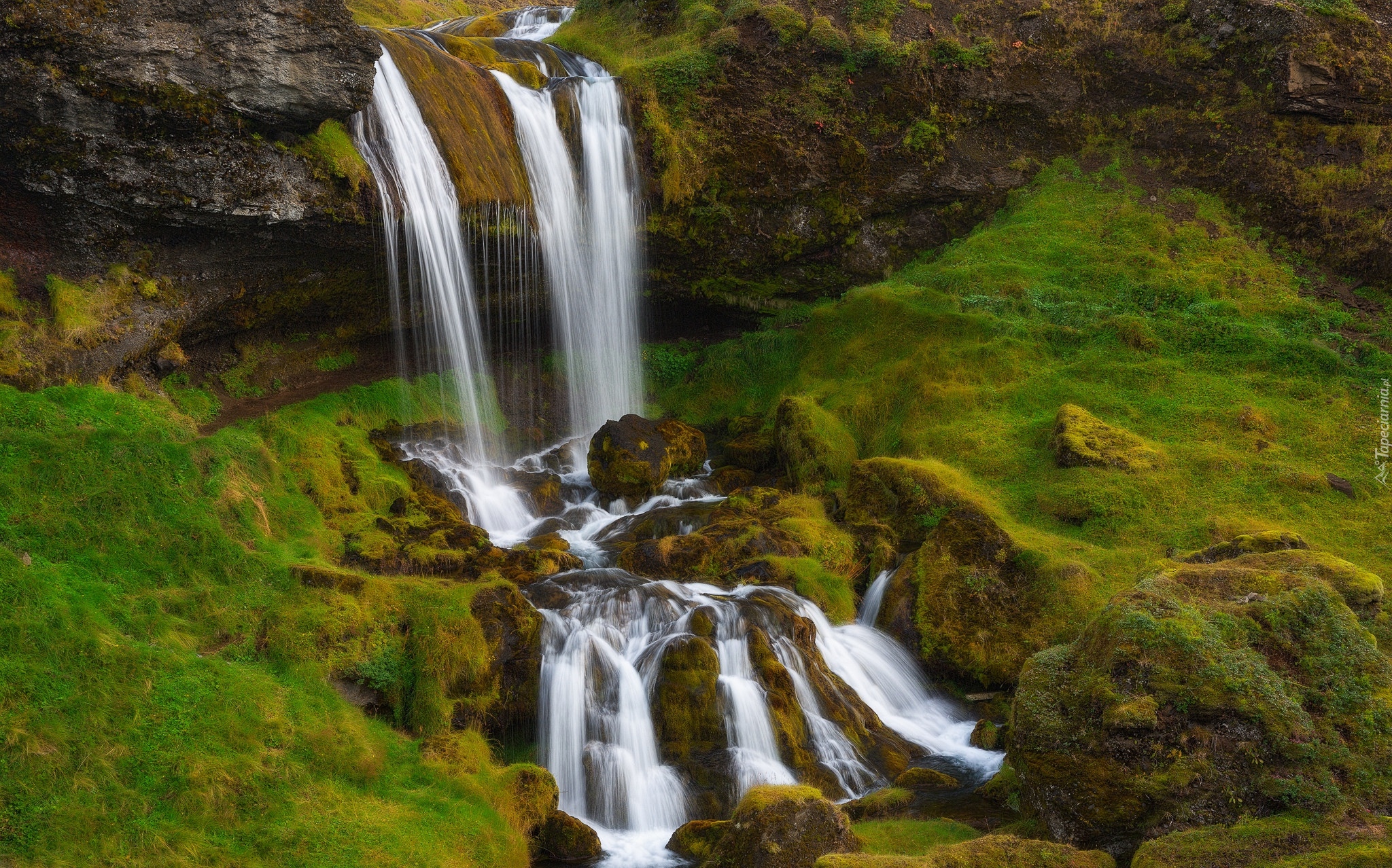 Islandia, Wodospad Selvallafoss, Skały, Omszałe, Kamienie