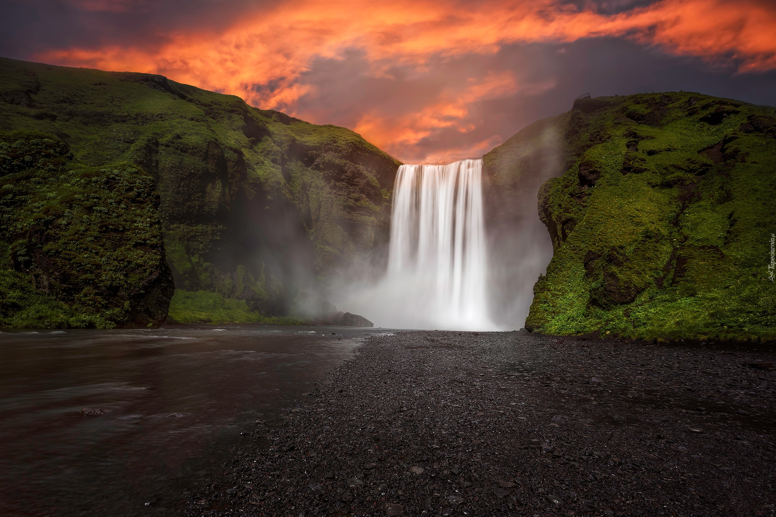 Islandia, Wodospad Skogafoss, Rzeka Skoga, Zachód słońca, Góra