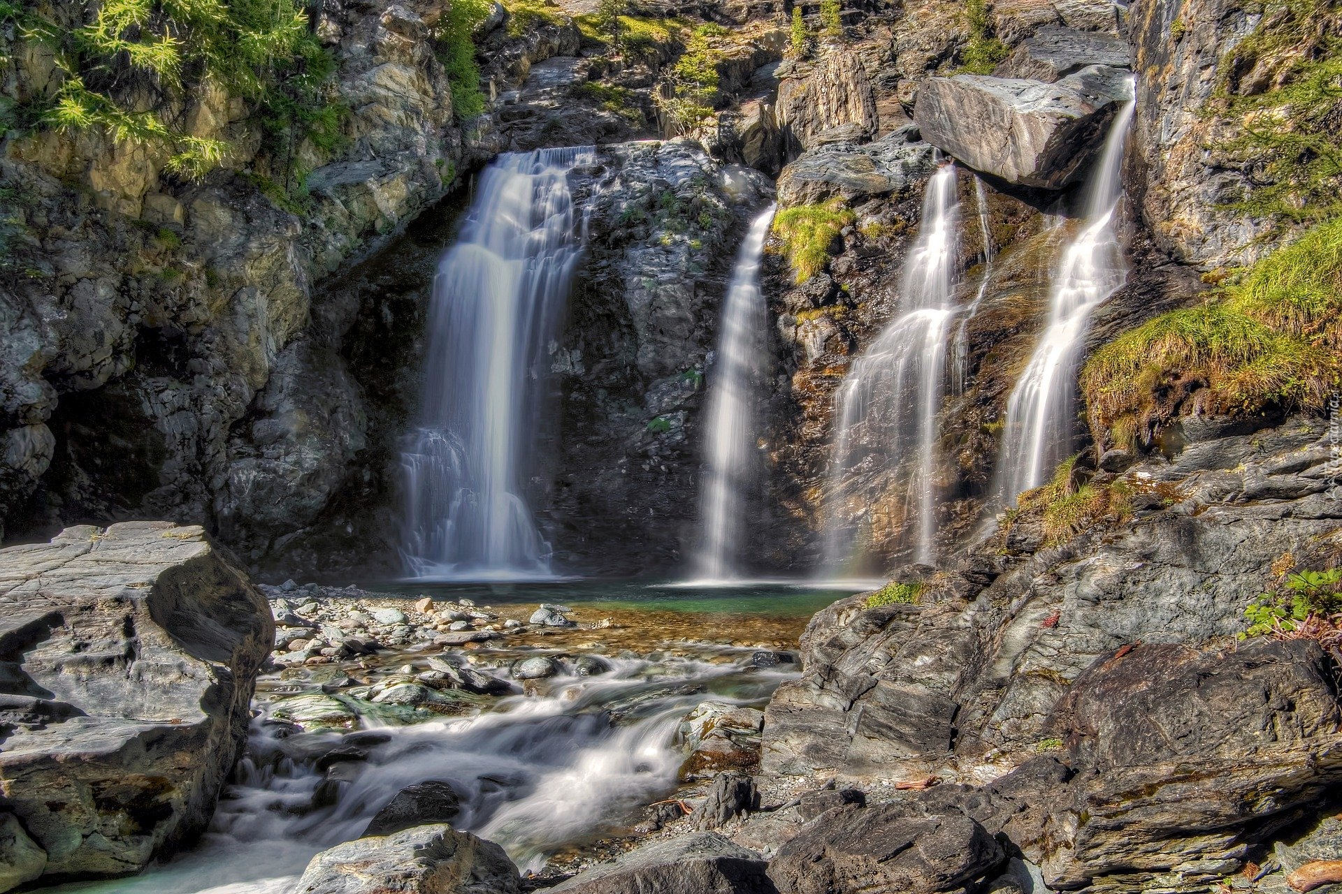 Wodospad, Skały, Dolina Aosty, Park Narodowy Gran Paradiso, Włochy