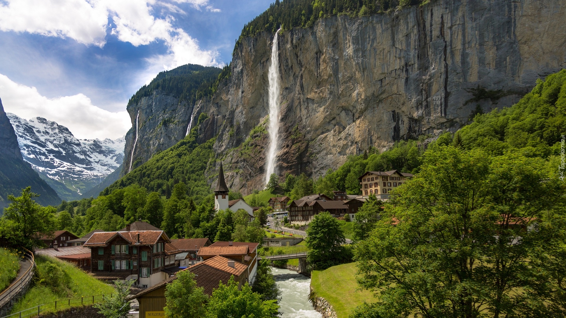 Dolina Lauterbrunnental, Góry, Wodospad Staubbach, Rzeka Lutschine, Domy, Droga, Drzewa, Kościół, Gmina Lauterbrunnen, Kanton Berno, Szwajcaria