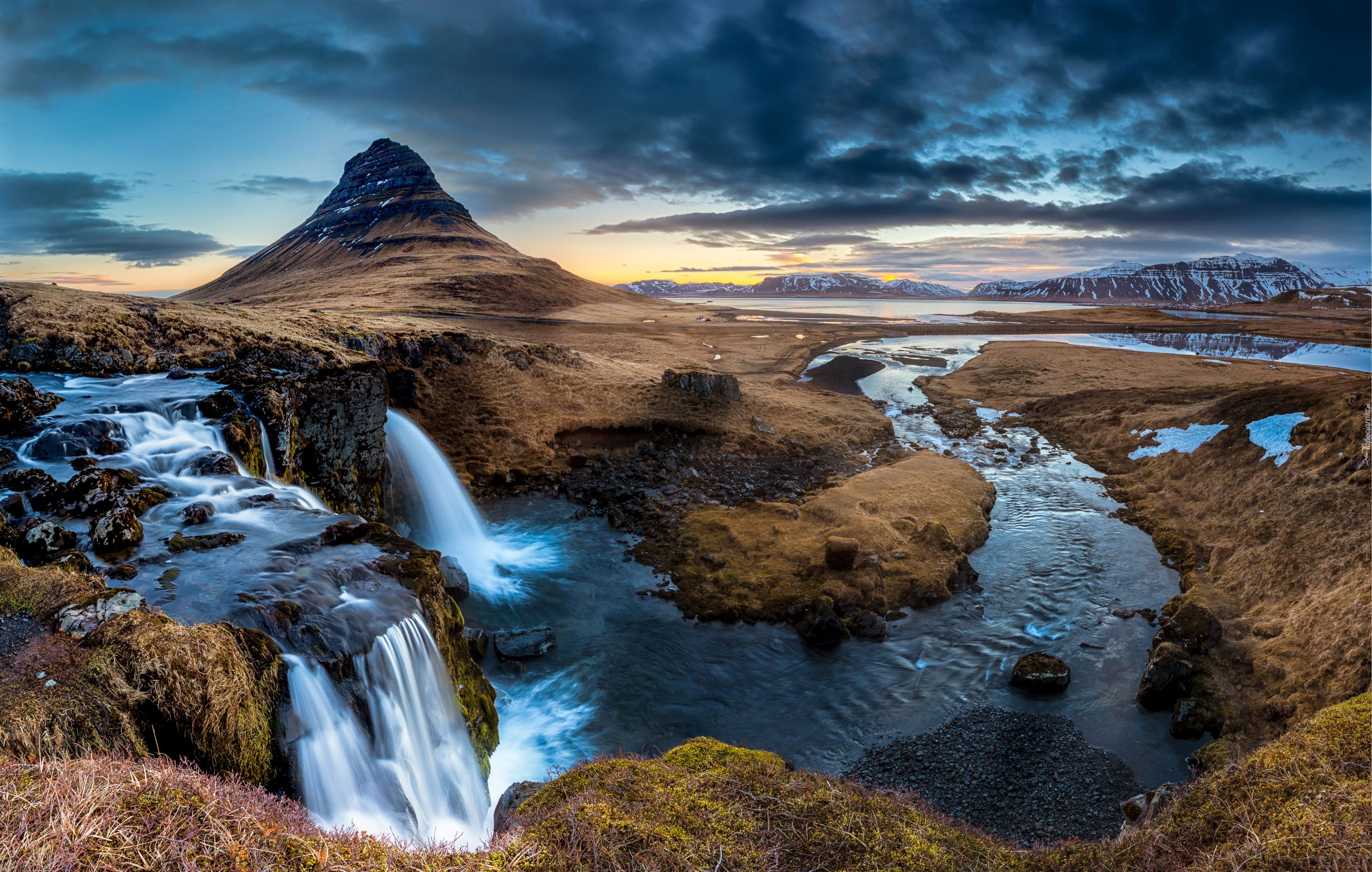 Islandia, Wodospady, Pola, Rozlewiska, Góra Kirkjufell