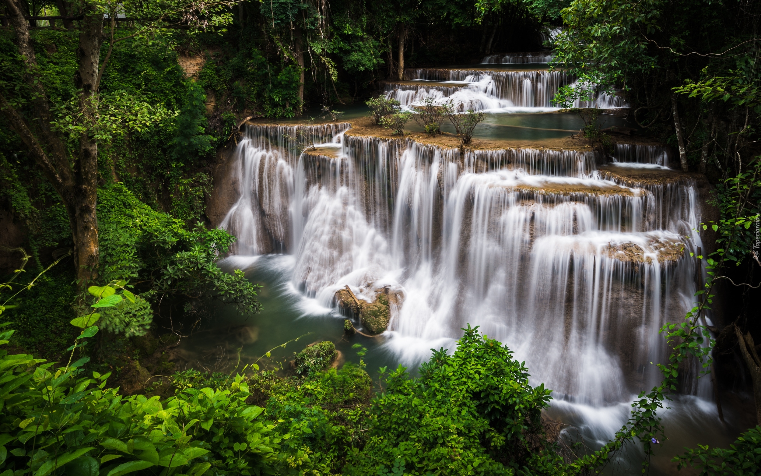 Wodospad Erawan waterfall, Drzewa, Kaskada, Park Narodowy Erawan, Prowincja Kanchanaburi, Tajlandia