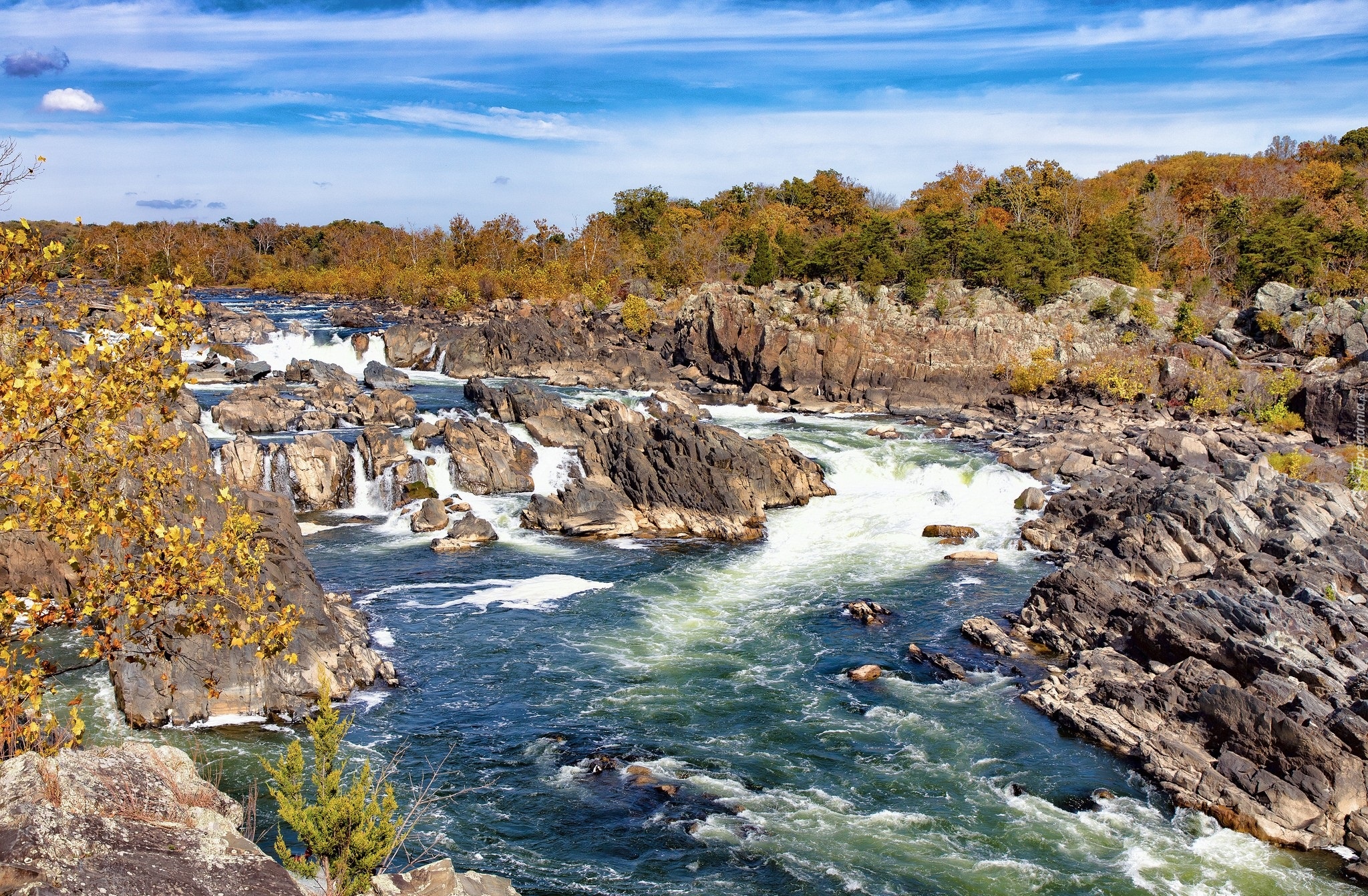 Stany Zjednoczone, Stan Maryland, Wodospady Great Falls, Rzeka Potomak, Jesień, Skały