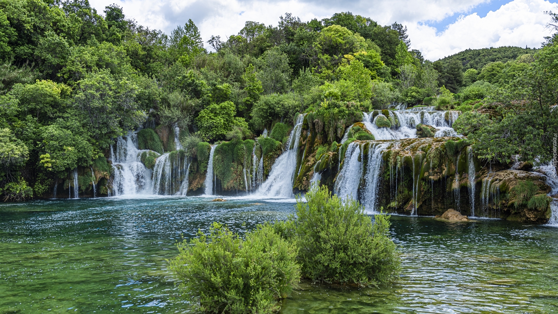 Chorwacja, Wodospady, Park Narodowy Jezior Plitwickich, Drzewa, Rośliny, Skały, Chmury