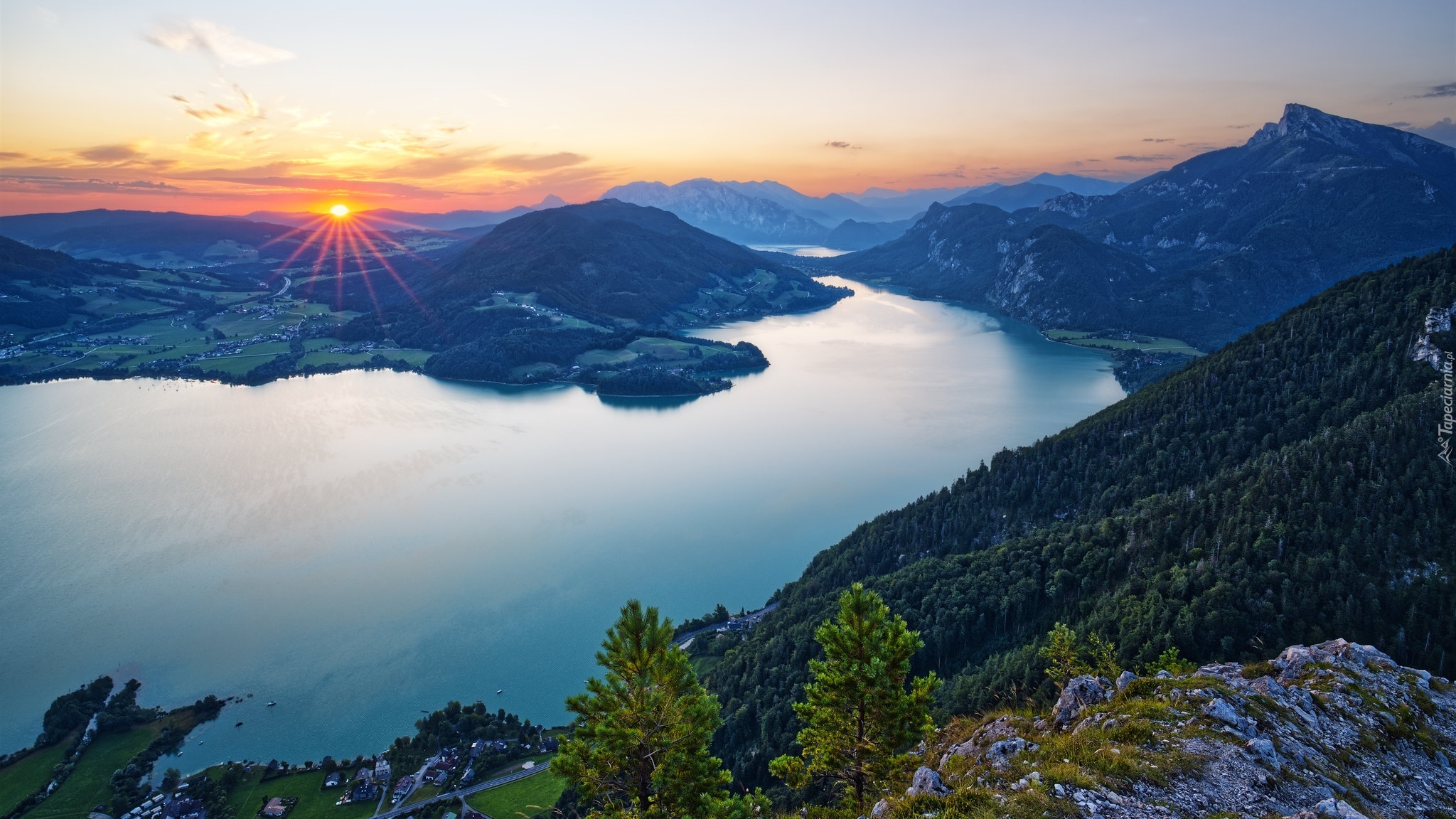Wschód słońca, Góry, Jezioro, Lake Mondsee, Drzewa, Sosny, Austria