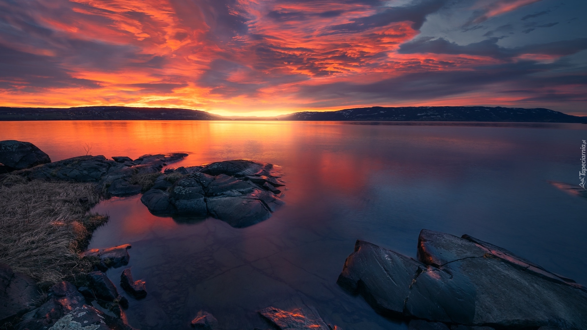 Jezioro Tyrifjorden, Wschód słońca, Chmury, Skały, Buskerud, Norwegia