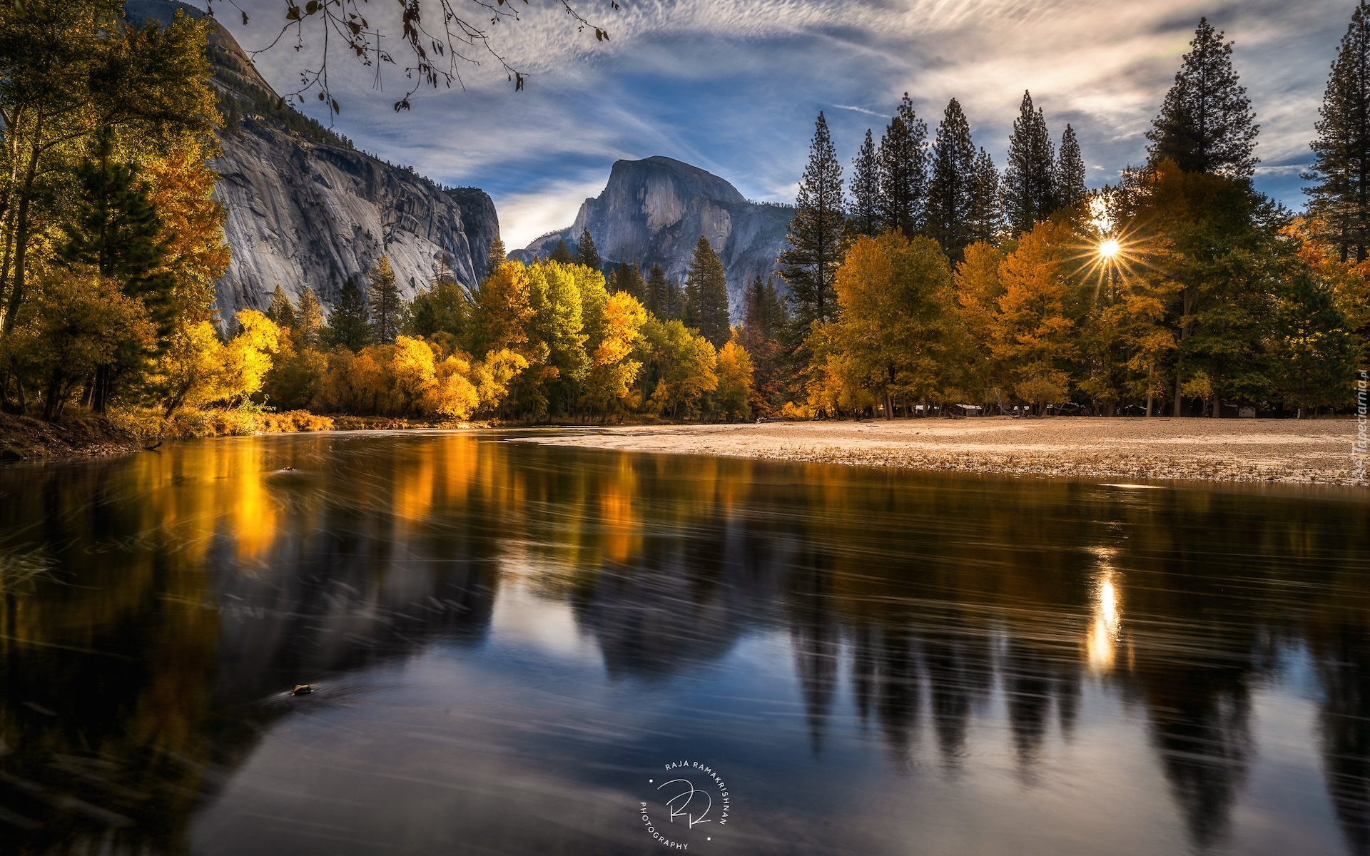 Wschód słońca, Park Narodowy Yosemite, Góry, Half Dome, Rzeka, Merced River, Odbicie, Jesień, Drzewa