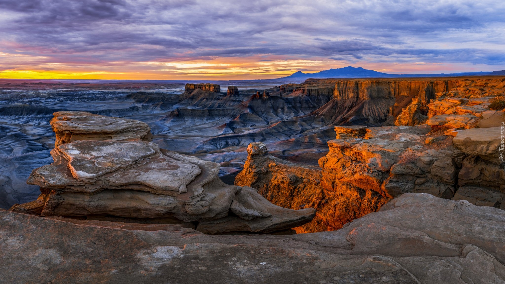 Wschód słońca, Góry, Skały, Chmury, Hanksville, Utah, Stany Zjednoczone