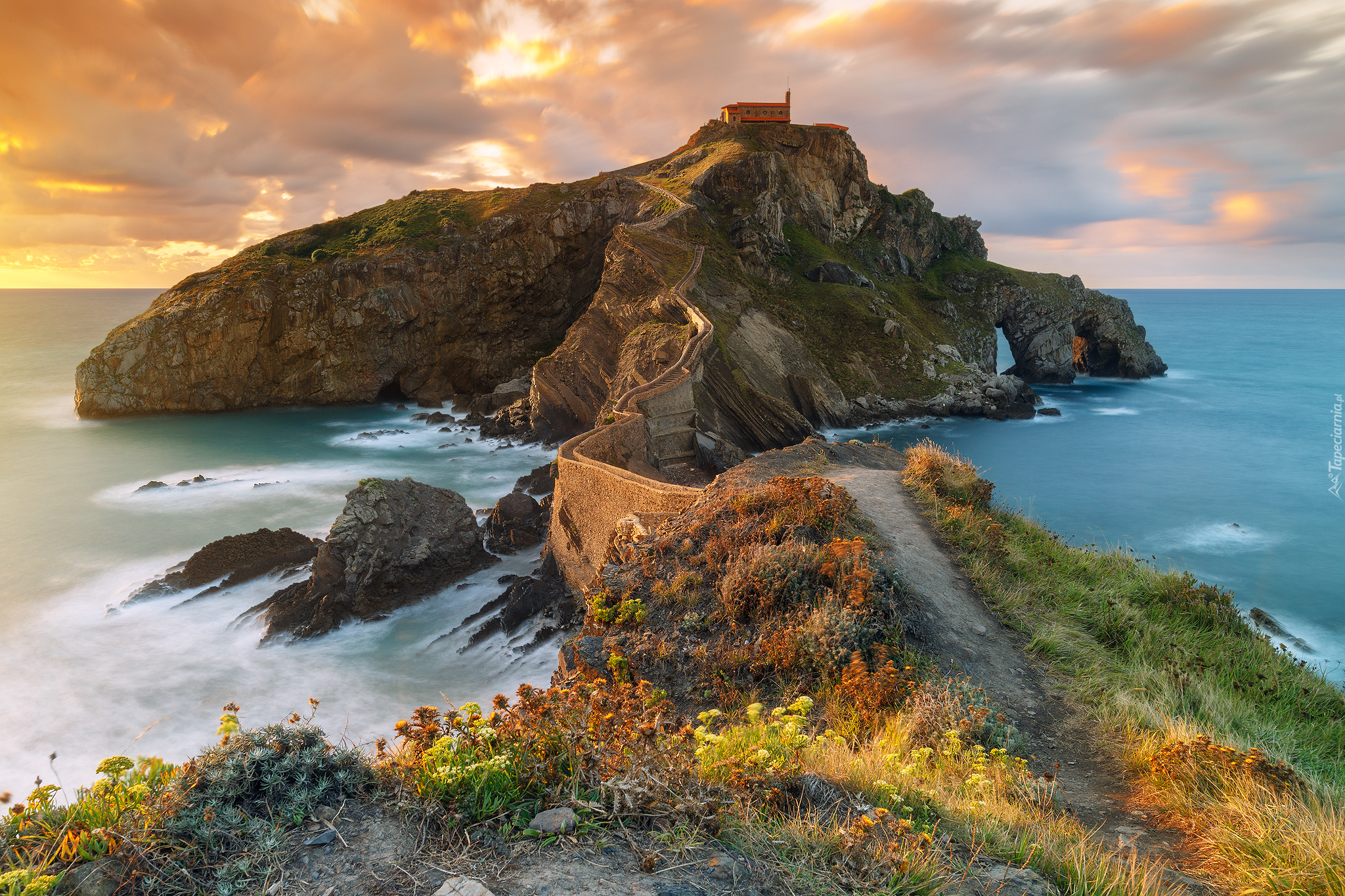 Hiszpania, Kraj Basków, Prowincja Vizcaya, Wyspa Gaztelugatxe, Skały, Morze, Kościół