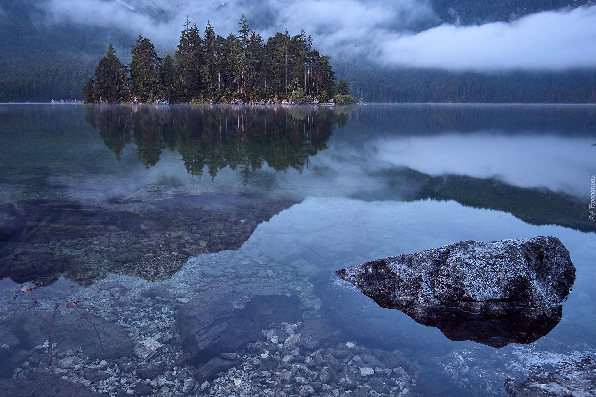 Jezioro Eibsee, Wyspa, Drzewa, Bawaria, Niemcy