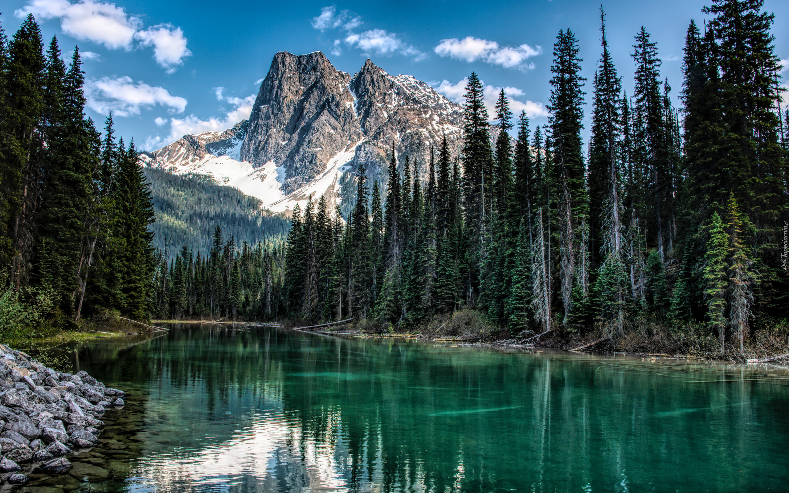 Park Narodowy Yoho, Jezioro, Emerald Lake, Góry, Lasy, Drzewa, Obłoki, Kamienie, Kolumbia Brytyjska, Kanada