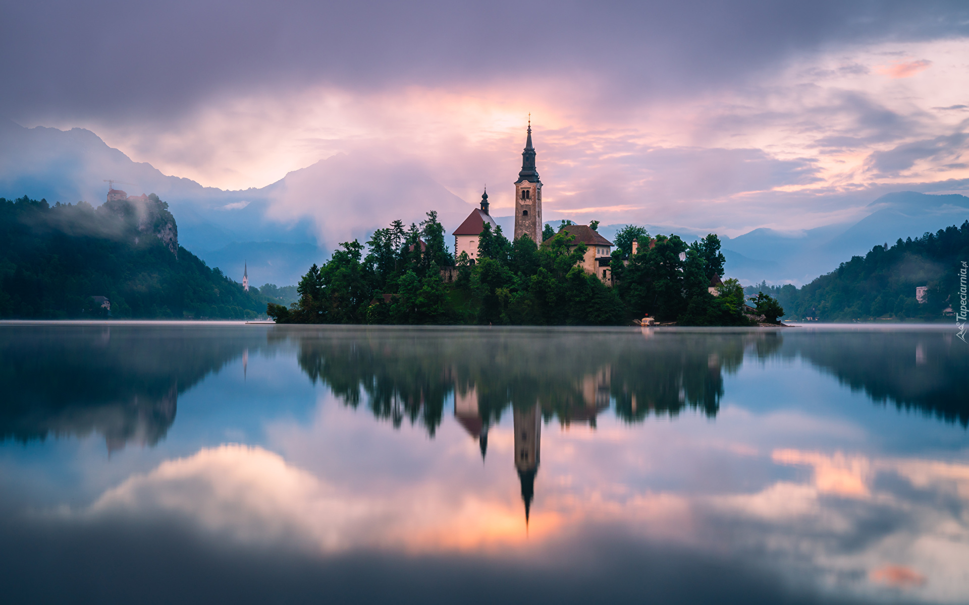 Słowenia, Jezioro Bled, Wyspa Blejski Otok, Kościół, Góry, Alpy Julijskie, Zachód słońca