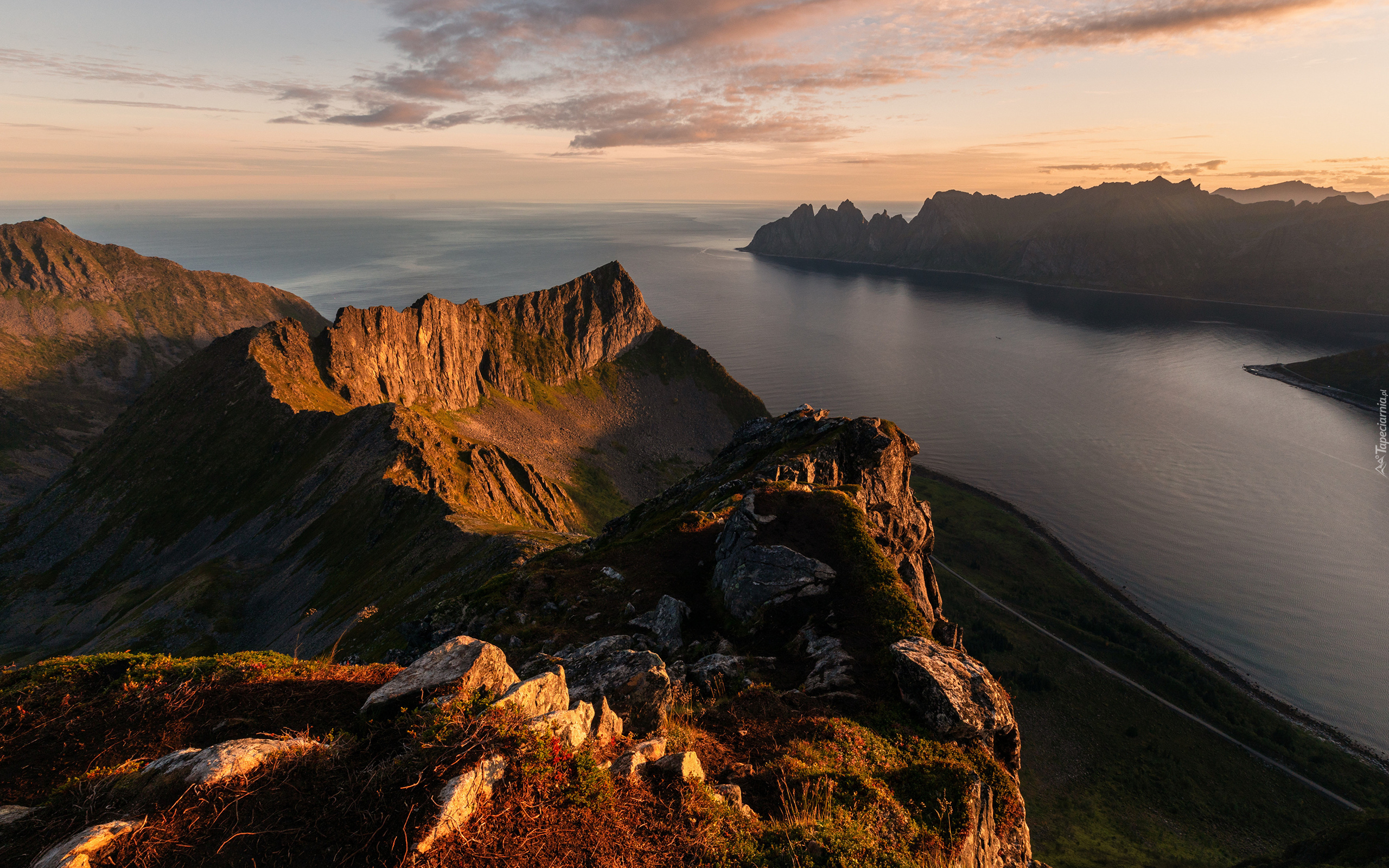 Norwegia, Wyspa Senja, Morze Norweskie, Góry, Skały