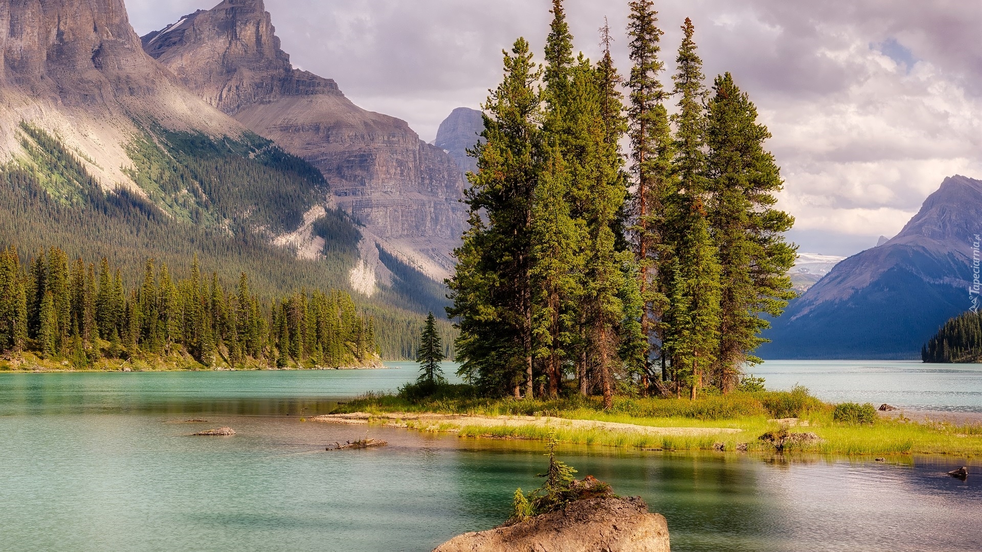 Wyspa Ducha, Wyspa Spirit Island, Jezioro Maligne, Park Narodowy Jasper, Kanada, Góry, Drzewa