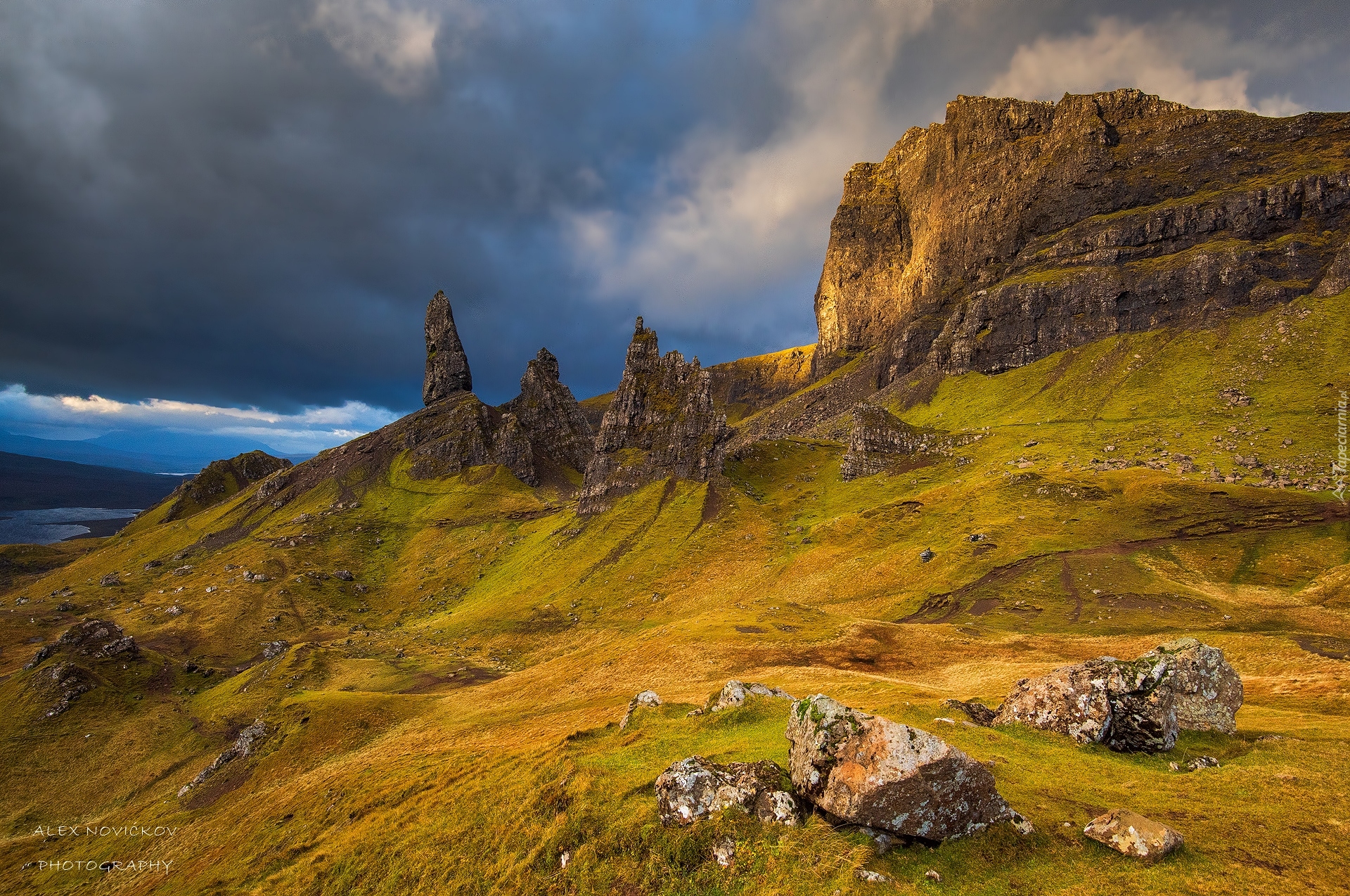 Półwysep Trotternish, Wzgórze The Storr, Skały, Ciemne, Chmury, Wyspa Skye, Szkocja