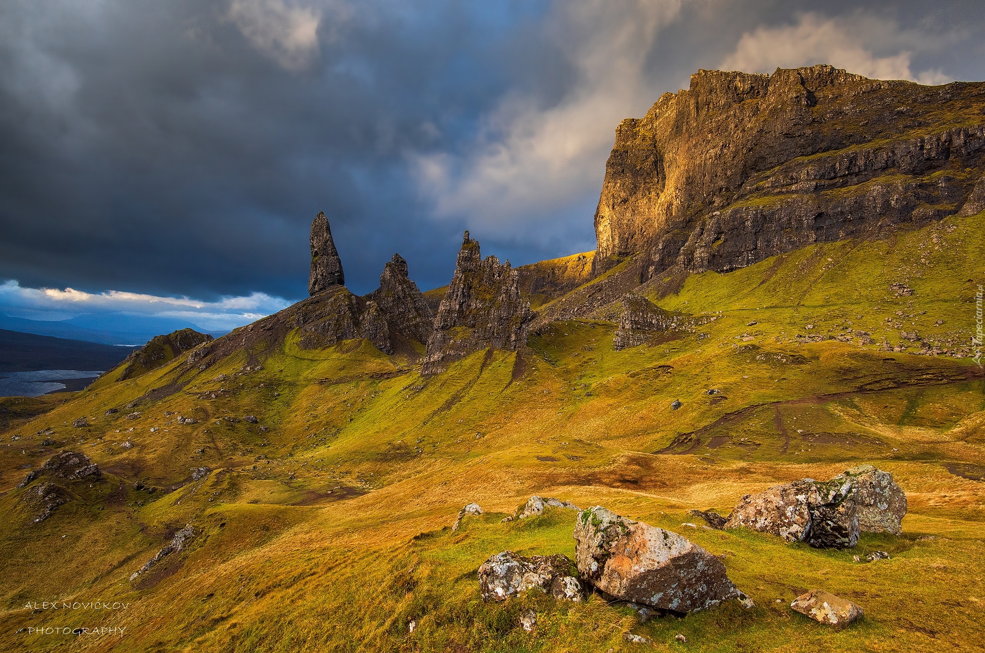 Półwysep Trotternish, Wzgórze The Storr, Skały, Ciemne, Chmury, Wyspa Skye, Szkocja