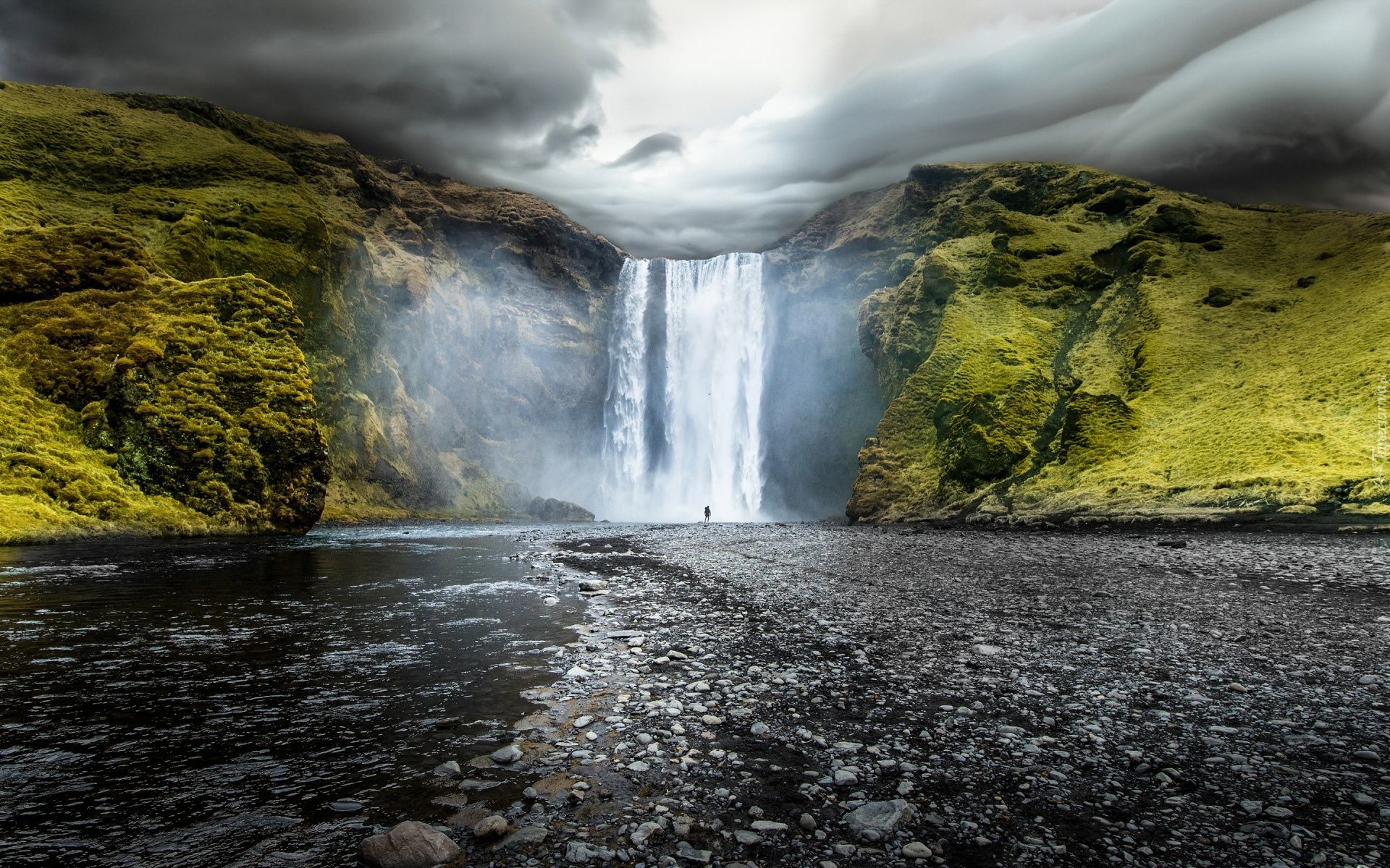 Góry, Człowiek,  Wodospad Skógafoss, Islandia