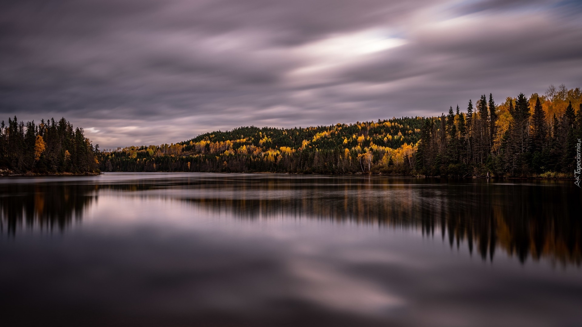 Lasy, Drzewa, Zachmurzone, Niebo, Rzeka Manicouagan, Quebec, Kanada