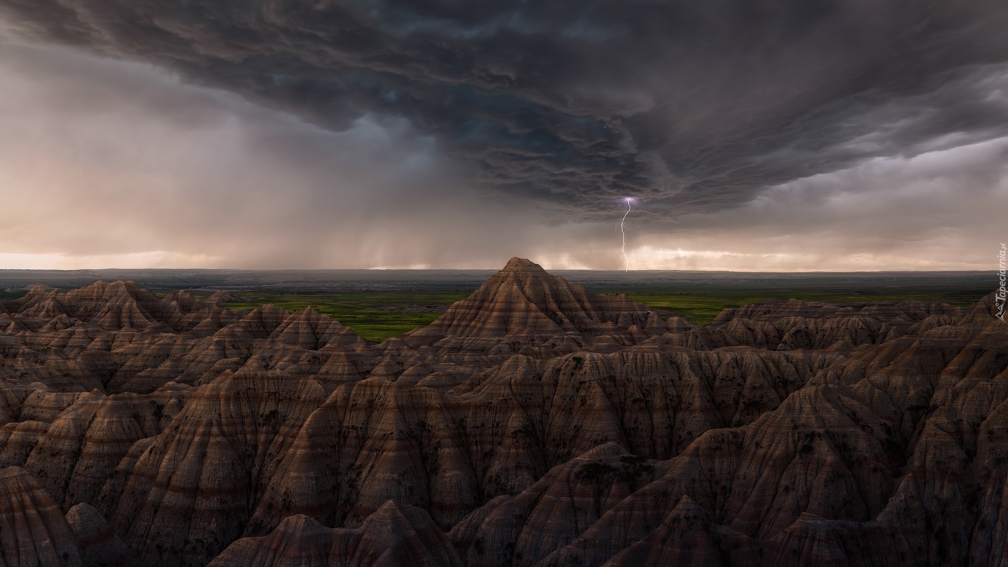 Stany Zjednoczone, Południowa Dakota, Park Narodowy Badlands, Skały, Chmury, Burza, Piorun