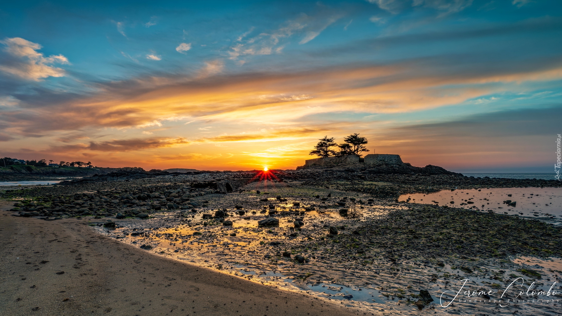 Zachód słońca, Plaża, Morze, Skały, Drzewa, Saint Briac sur Mer, Bretania, Francja