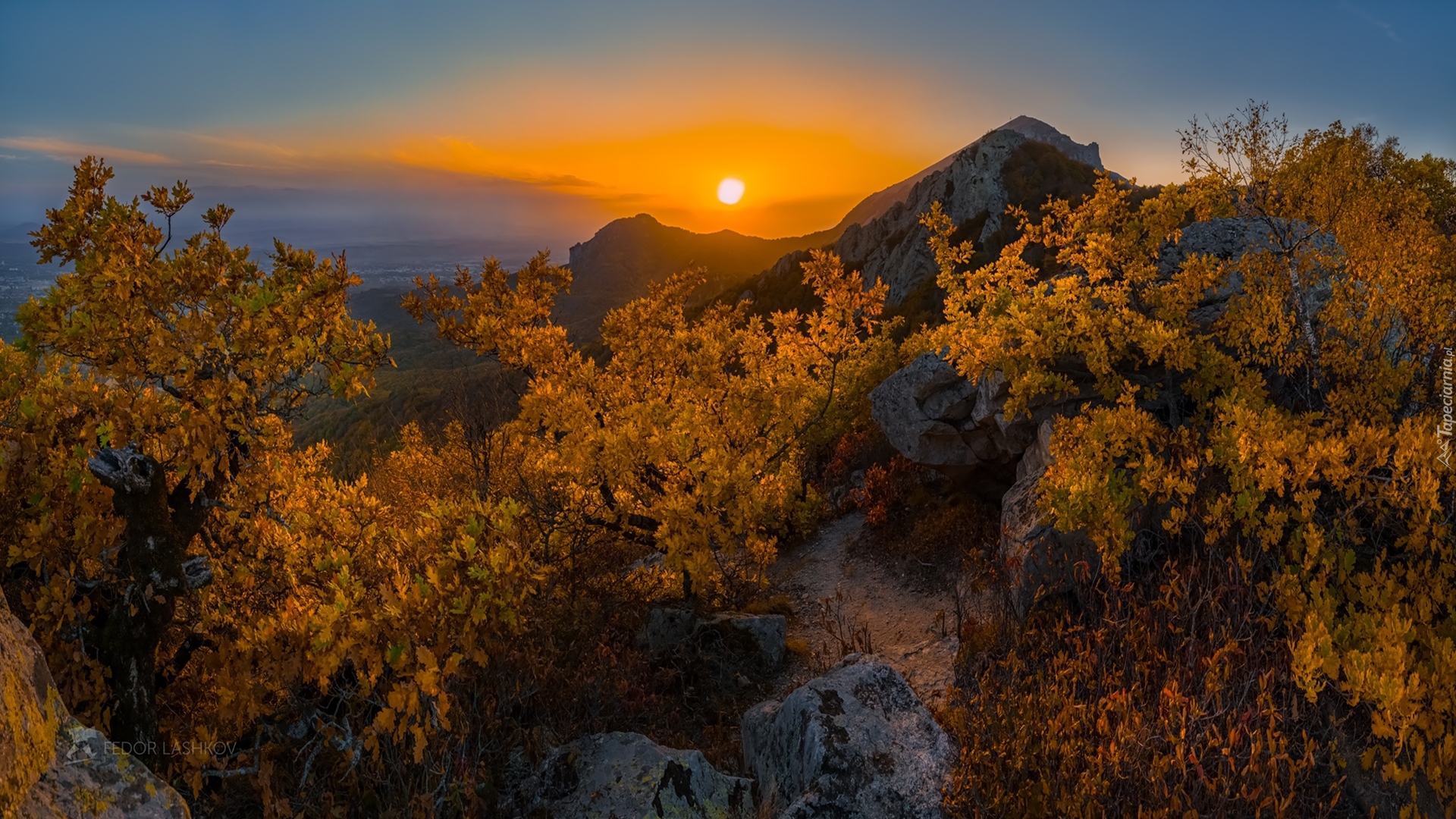 Góry Mount Beshtau, Skały, Drzewa, Krzewy, Zachód słońca, Kraj Stawropolski, Rosja