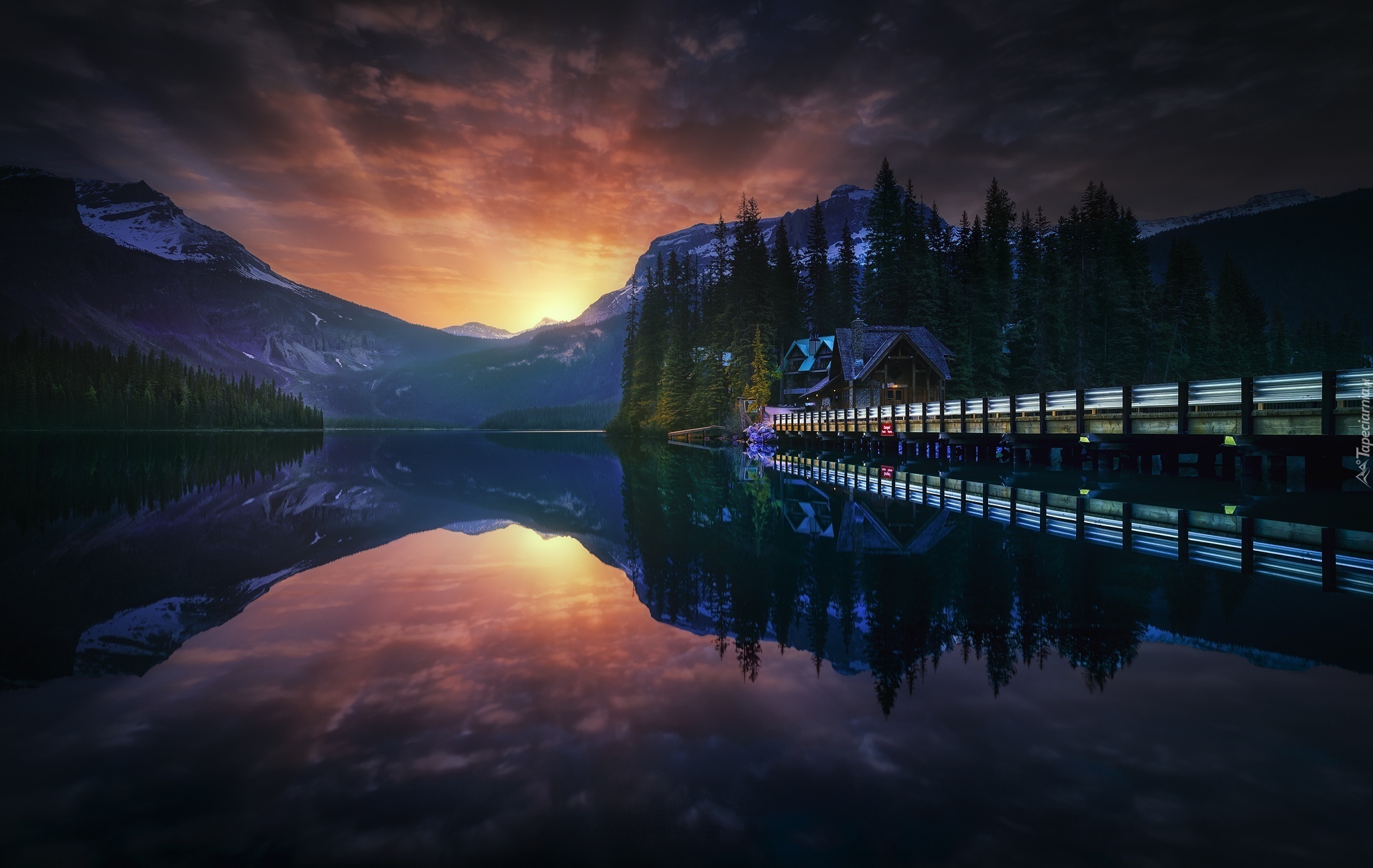 Kanada, Park Narodowy Yoho, Zachód słońca, Jezioro Emerald Lake, Góry, Most