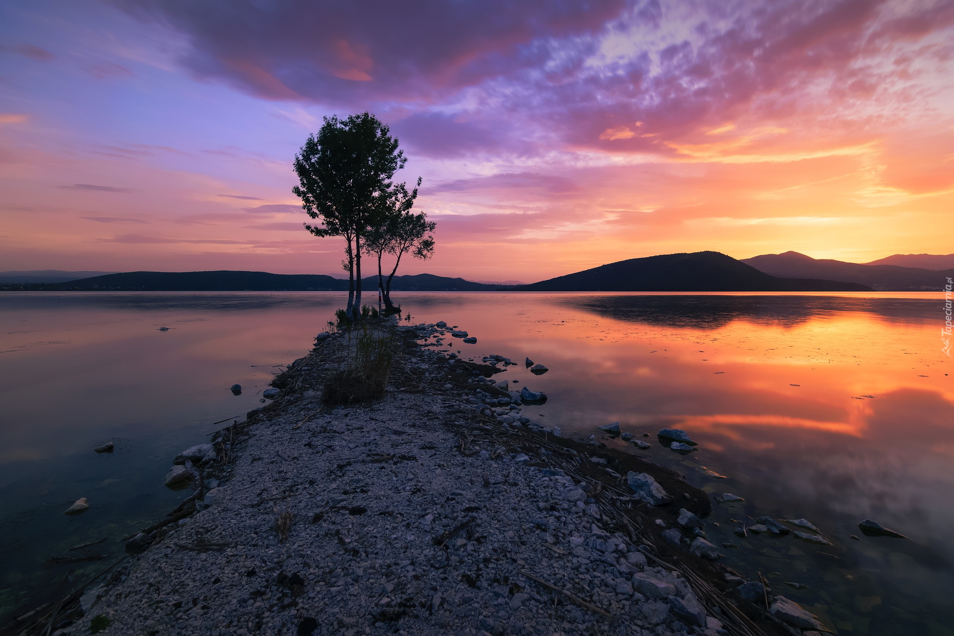 Jezioro Kastoria, Zachód słońca, Wzgórza, Drzewa, Kastoria, Grecja
