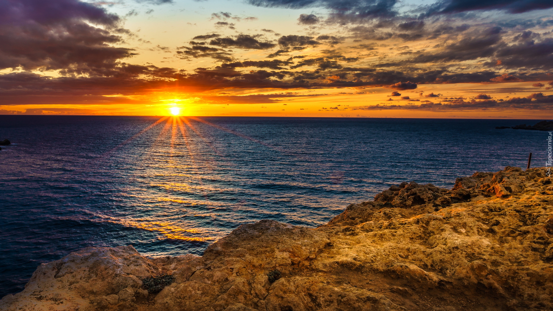 Morze Śródziemne, Zachód słońca, Chmury, Skały, Mgarr, Malta