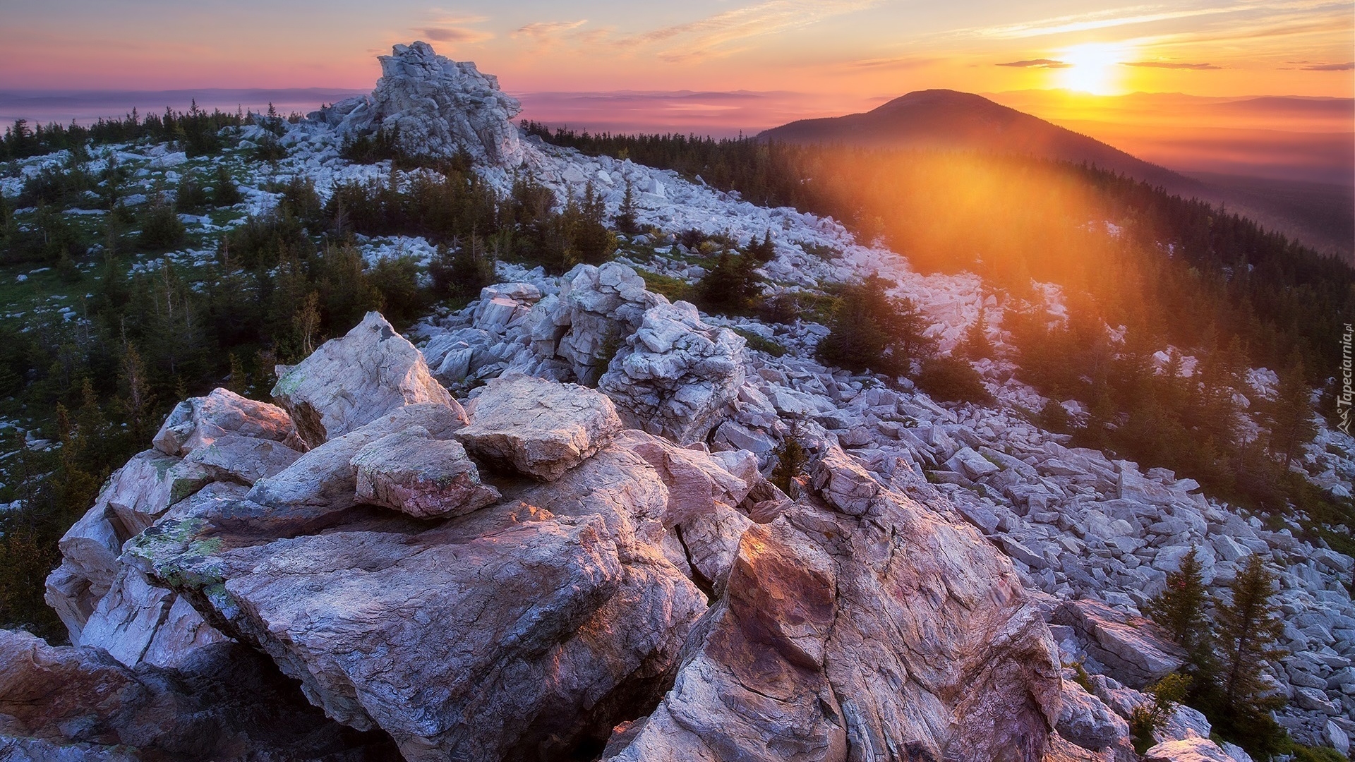 Zachód słońca, Góry, Południowy Ural, Skały, Drzewa, Park Narodowy Ziuratkul, Obwód czelabiński, Rosja