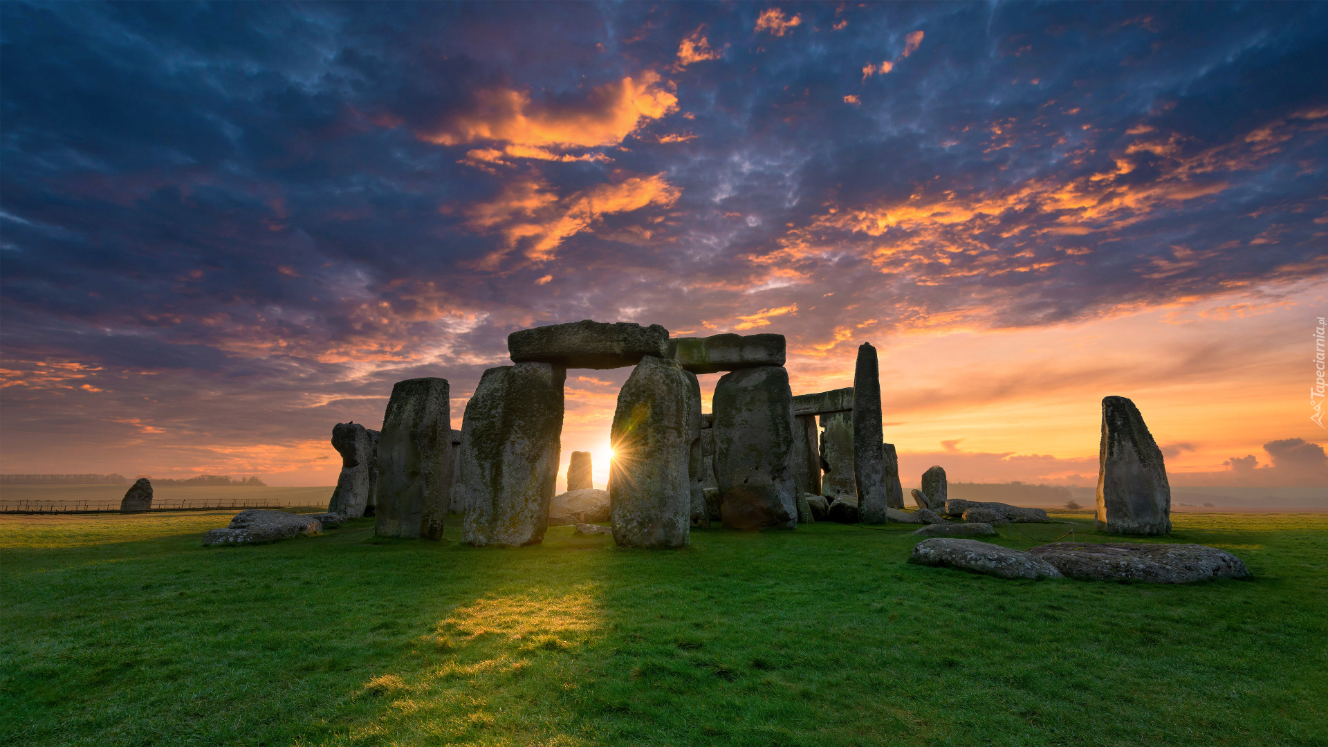 Kromlech Stonehenge, Kamienie, Równina Salisbury, Niebo, Zachód Słońca, Hrabstwo Wiltshire, Anglia