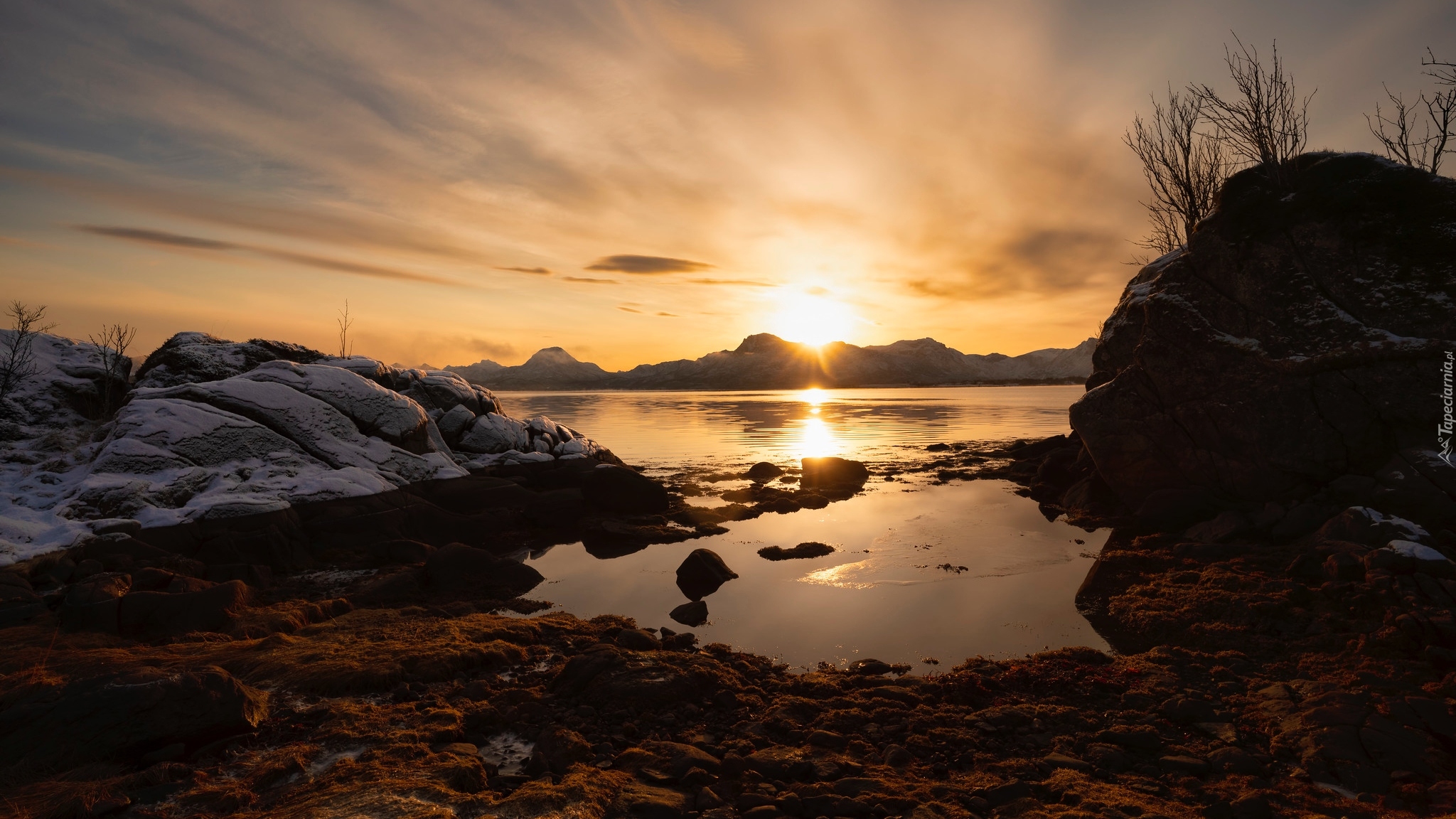 Norwegia, Lofoty, Wyspa Langoya, Góry, Skały, Zachód słońca, Morze, Wybrzeże