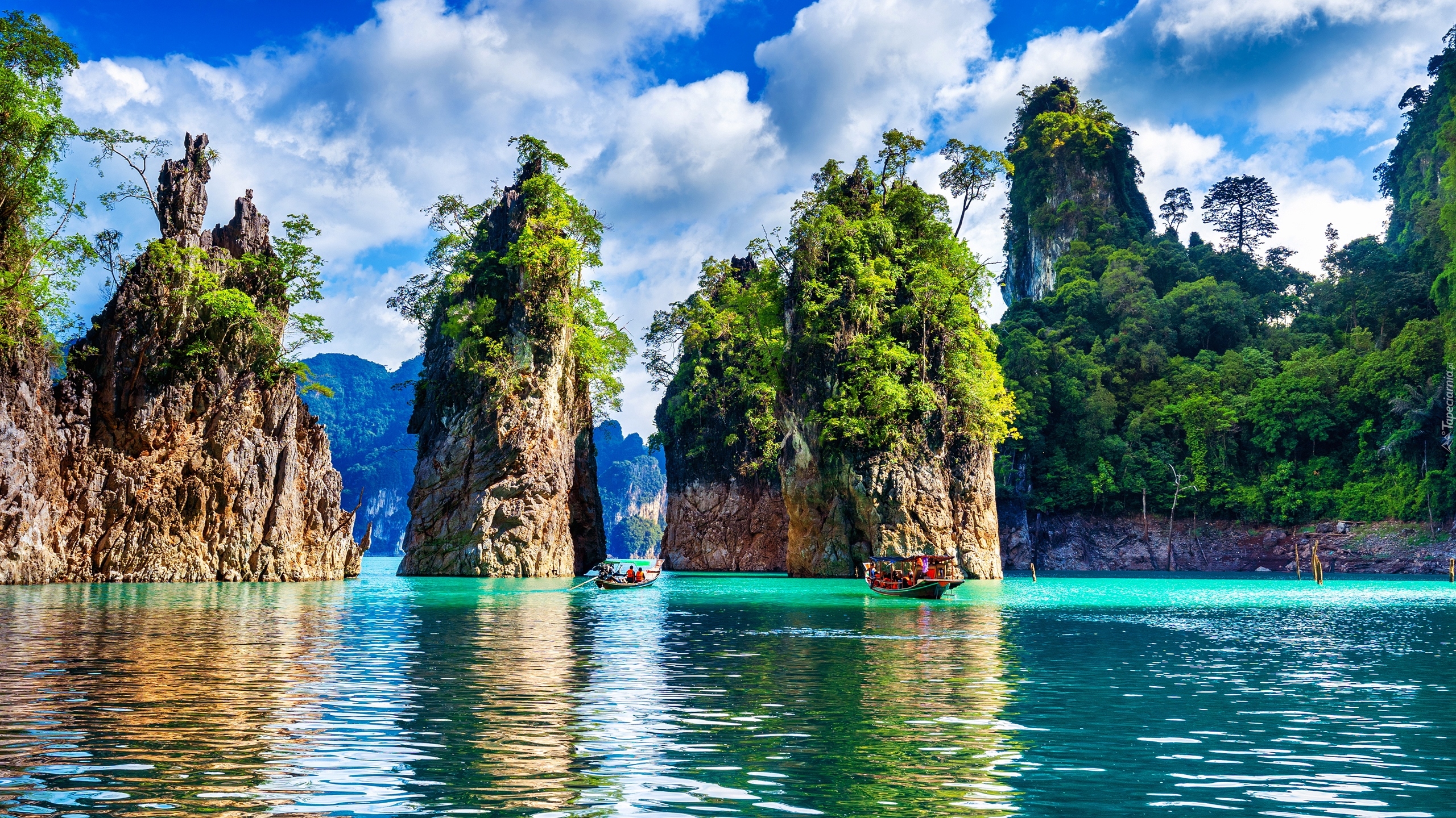 Park Narodowy Khao Sok, Skały, Drzewa, Jezioro, Łódki, Ratchaprapha Prowincja Surat Thani, Tajlandia