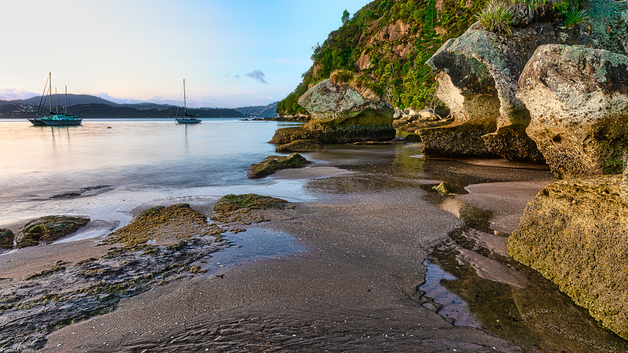 Skały, Morze, Żaglówki, Plaża