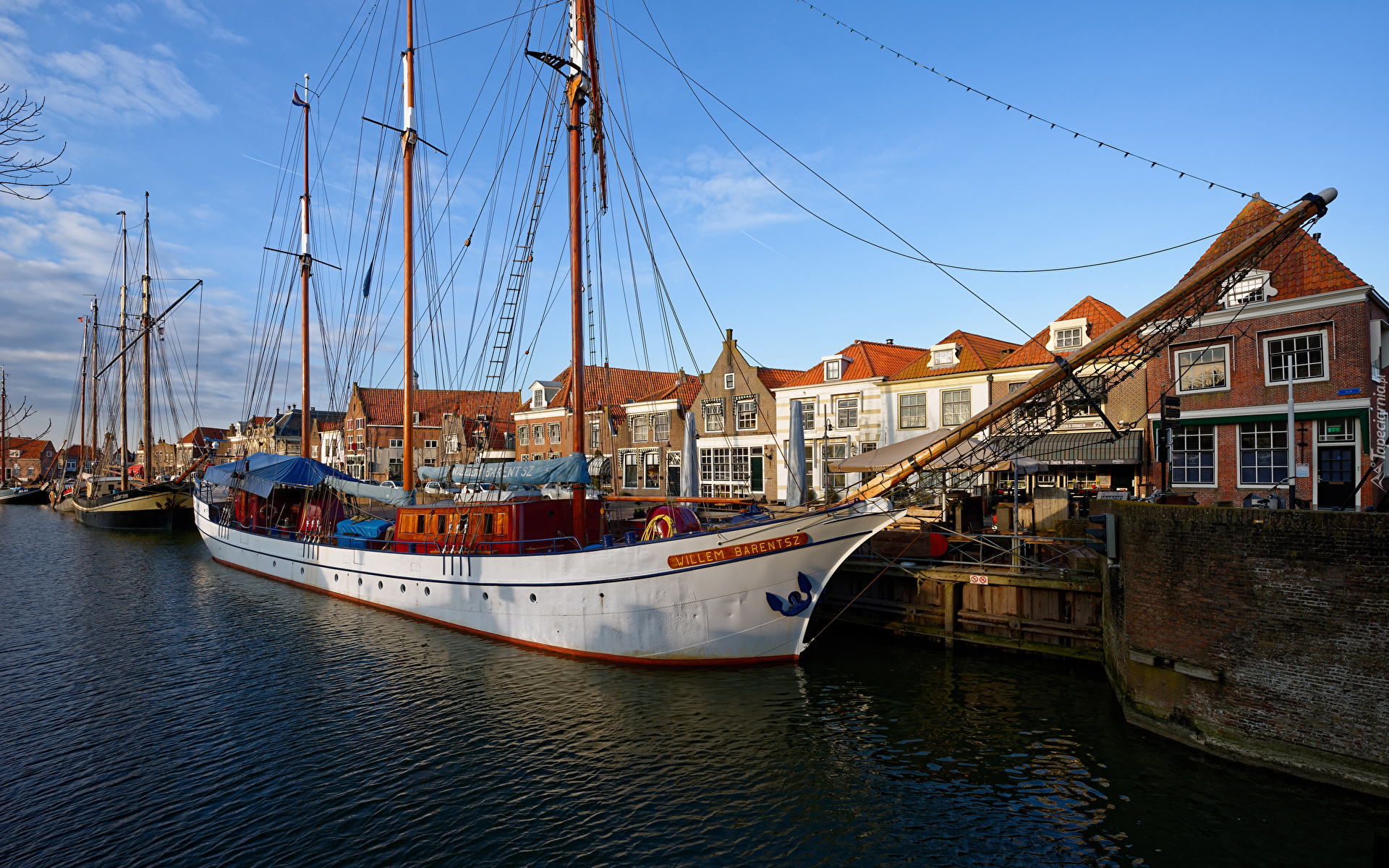 Port, Żaglówki, Domy, Miasto Enkhuizen, Holandia